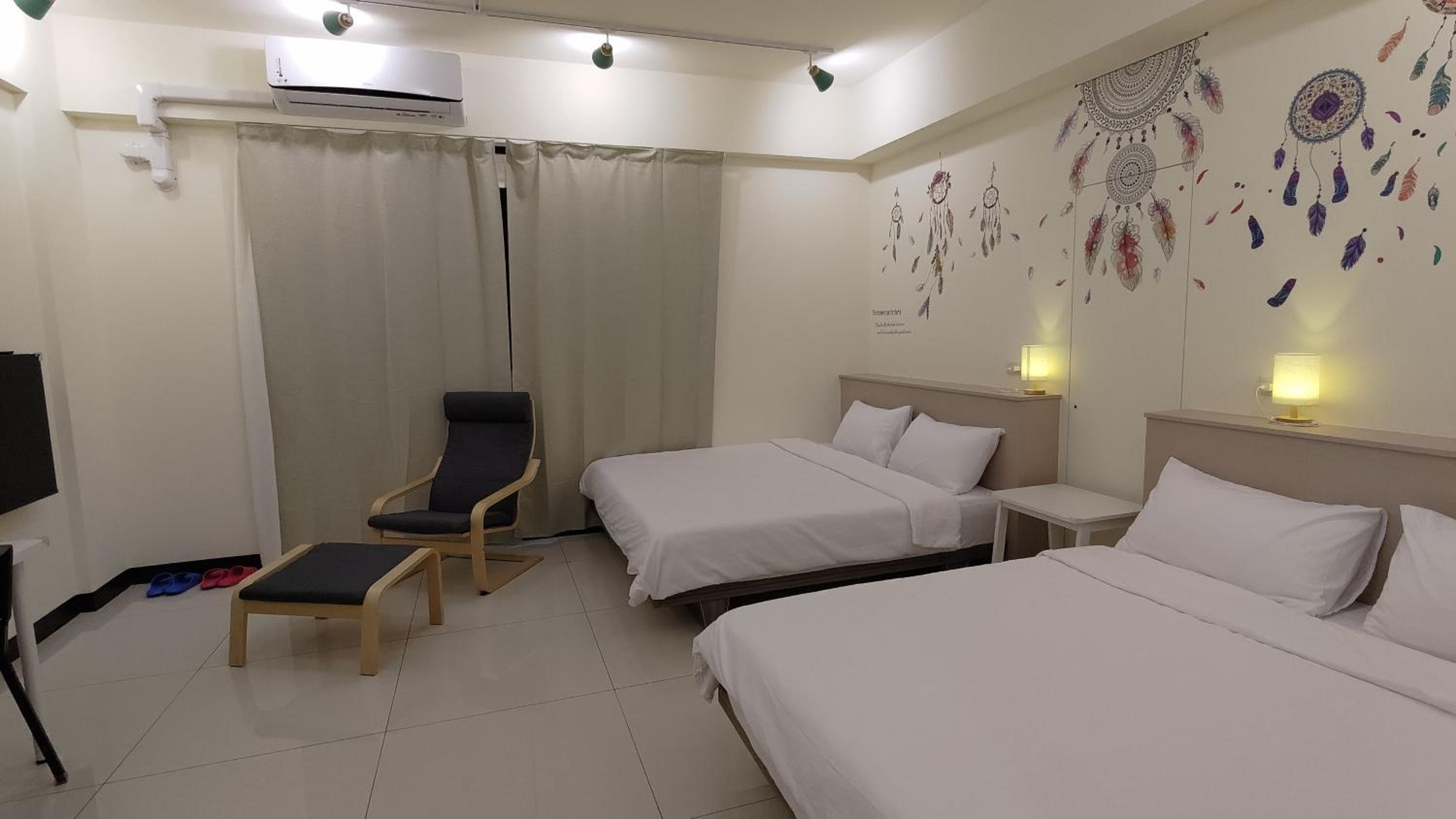 Queen Room with Two Queen Beds photo 3