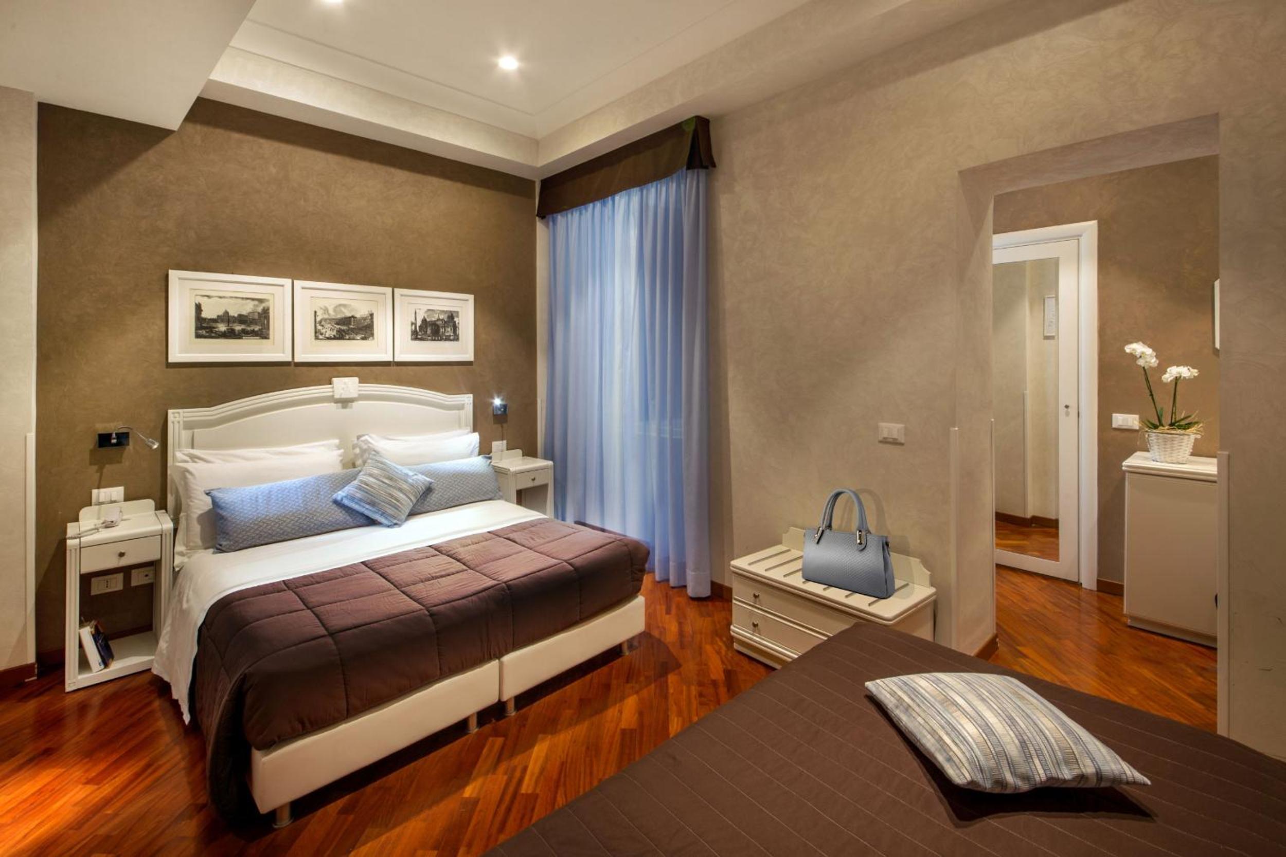 Triple Room thumbnail 6