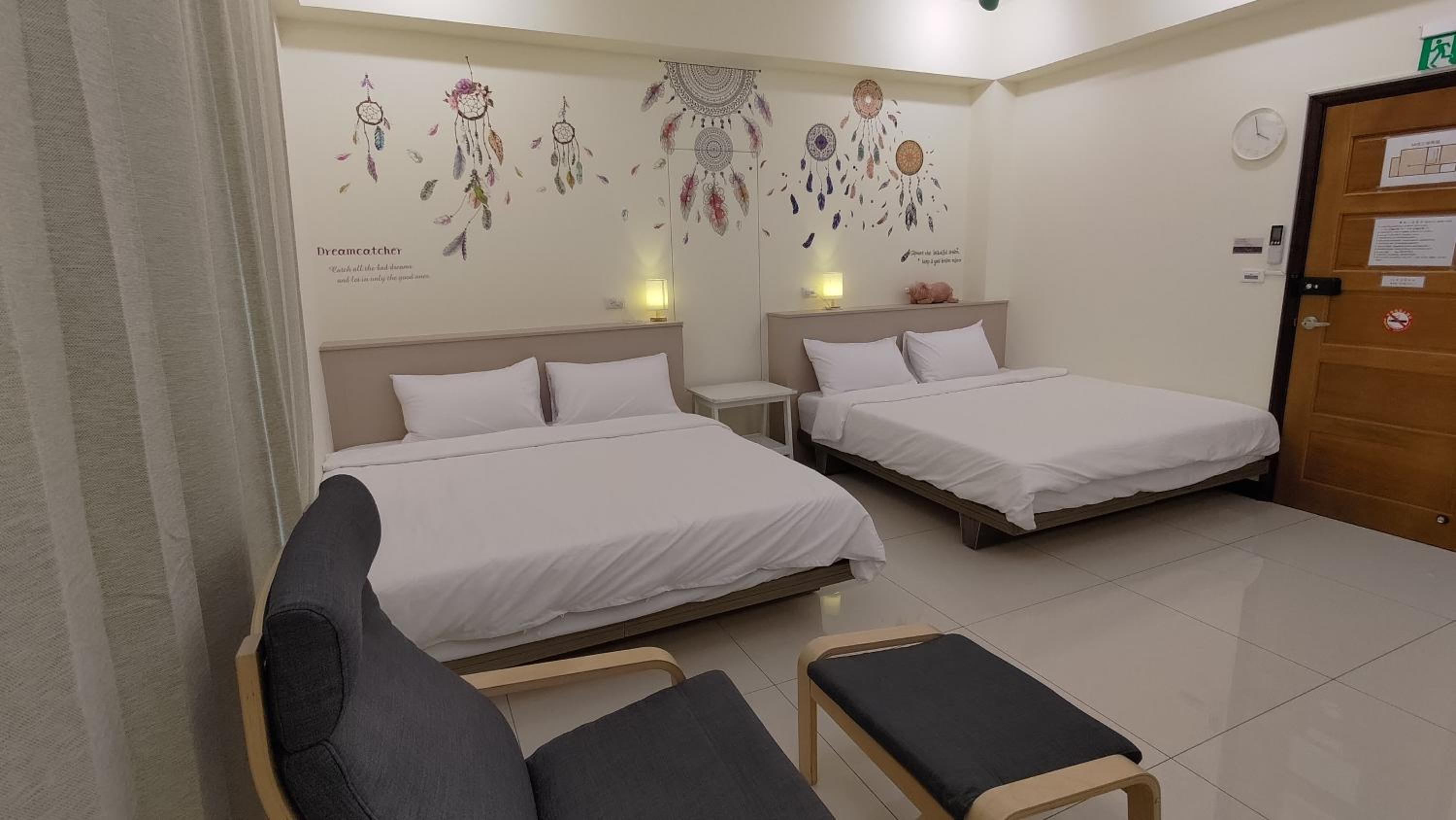 Queen Room with Two Queen Beds photo 2