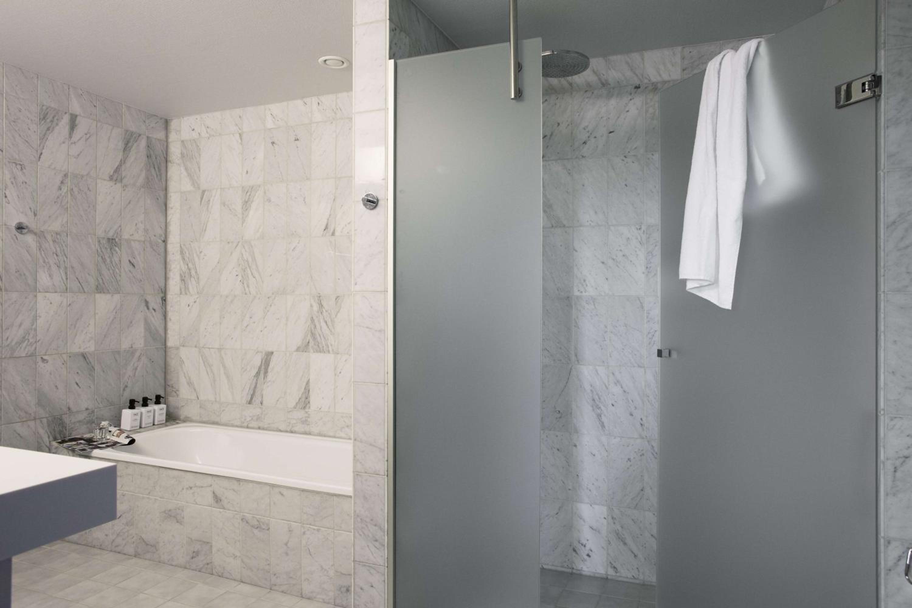 Deluxe Suite - Photo 3