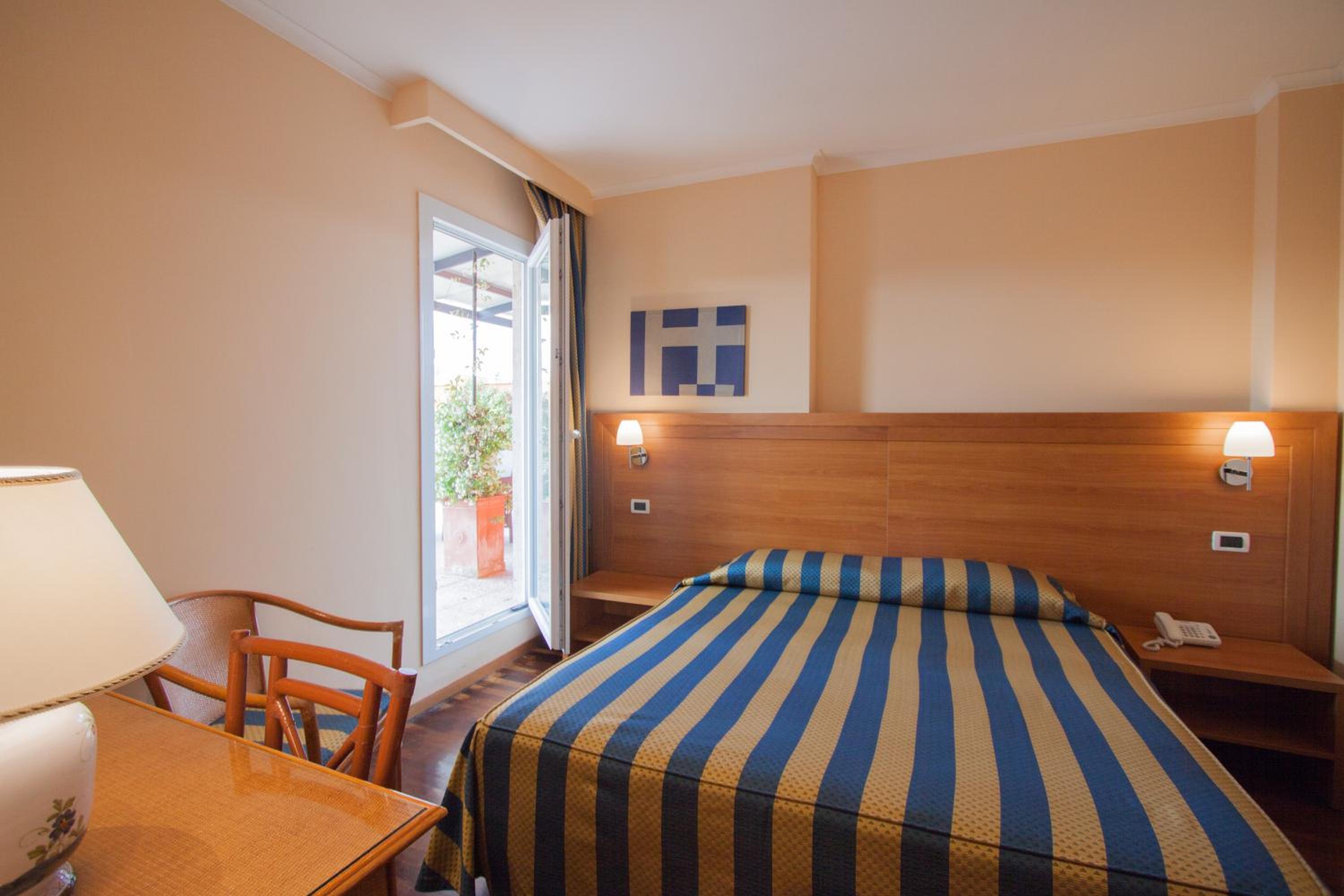 Double Room thumbnail 6