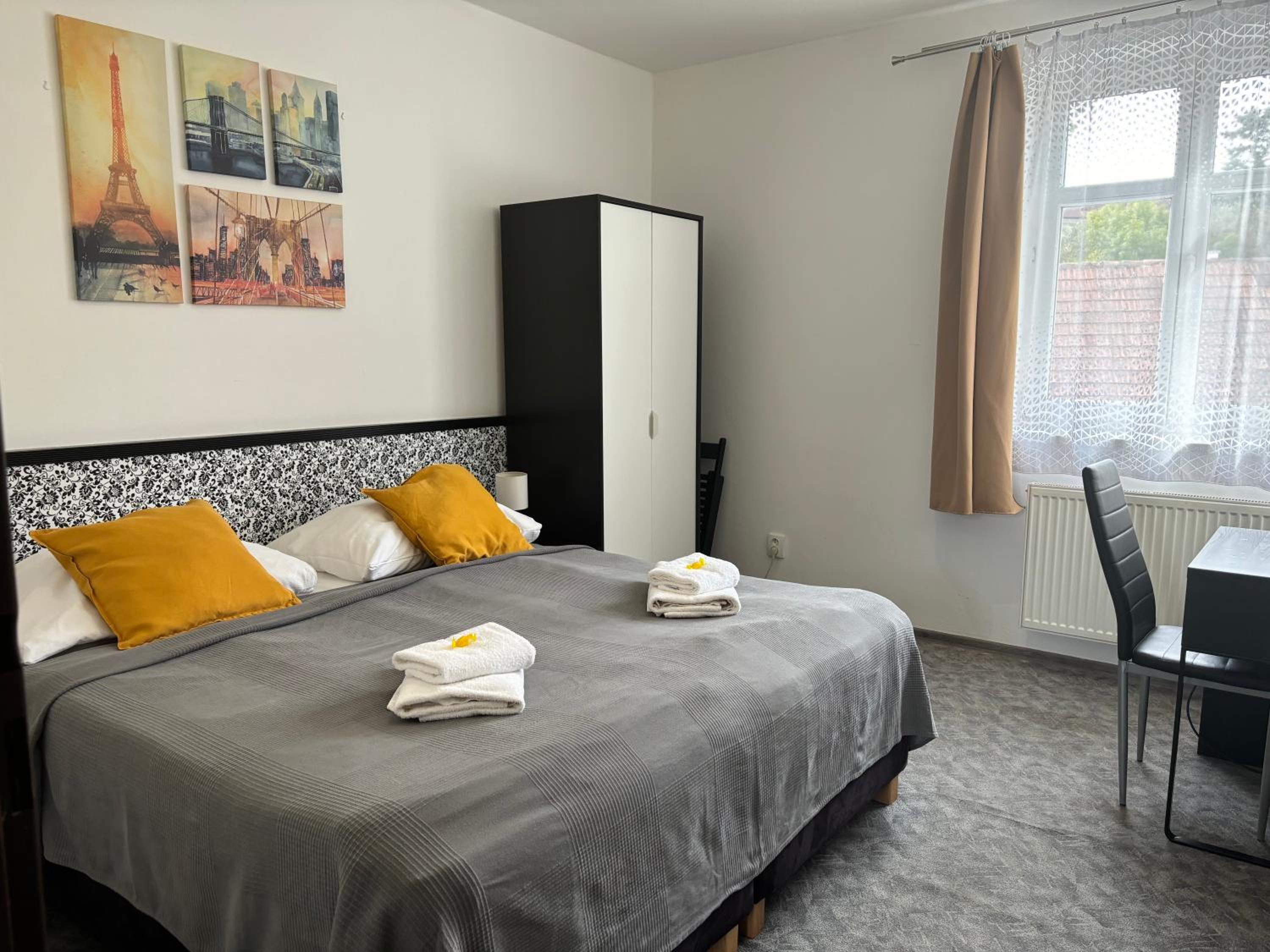 Double or Twin Room photo 3