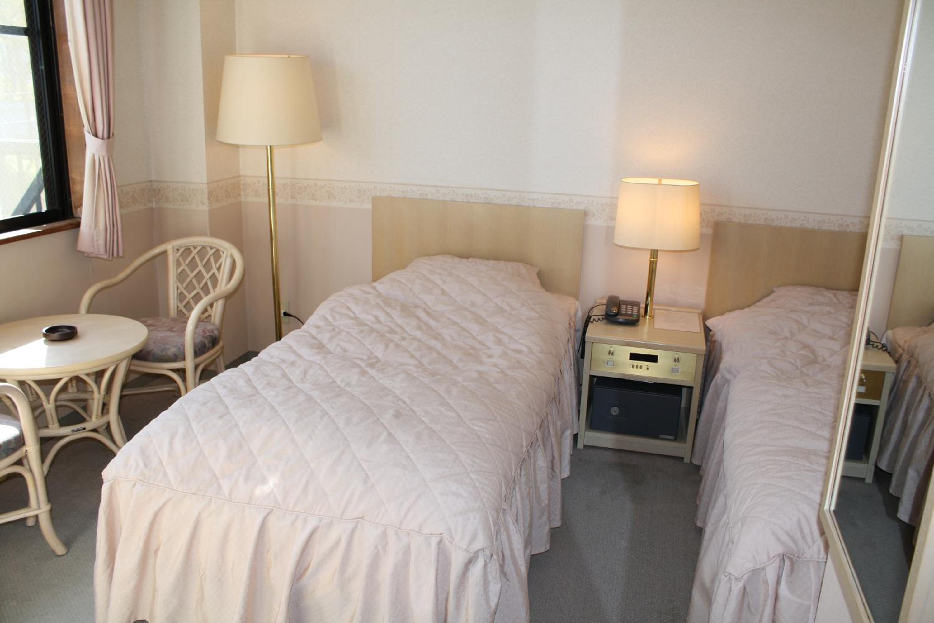 Twin Room with Private Bathroom and Toilet photo 3