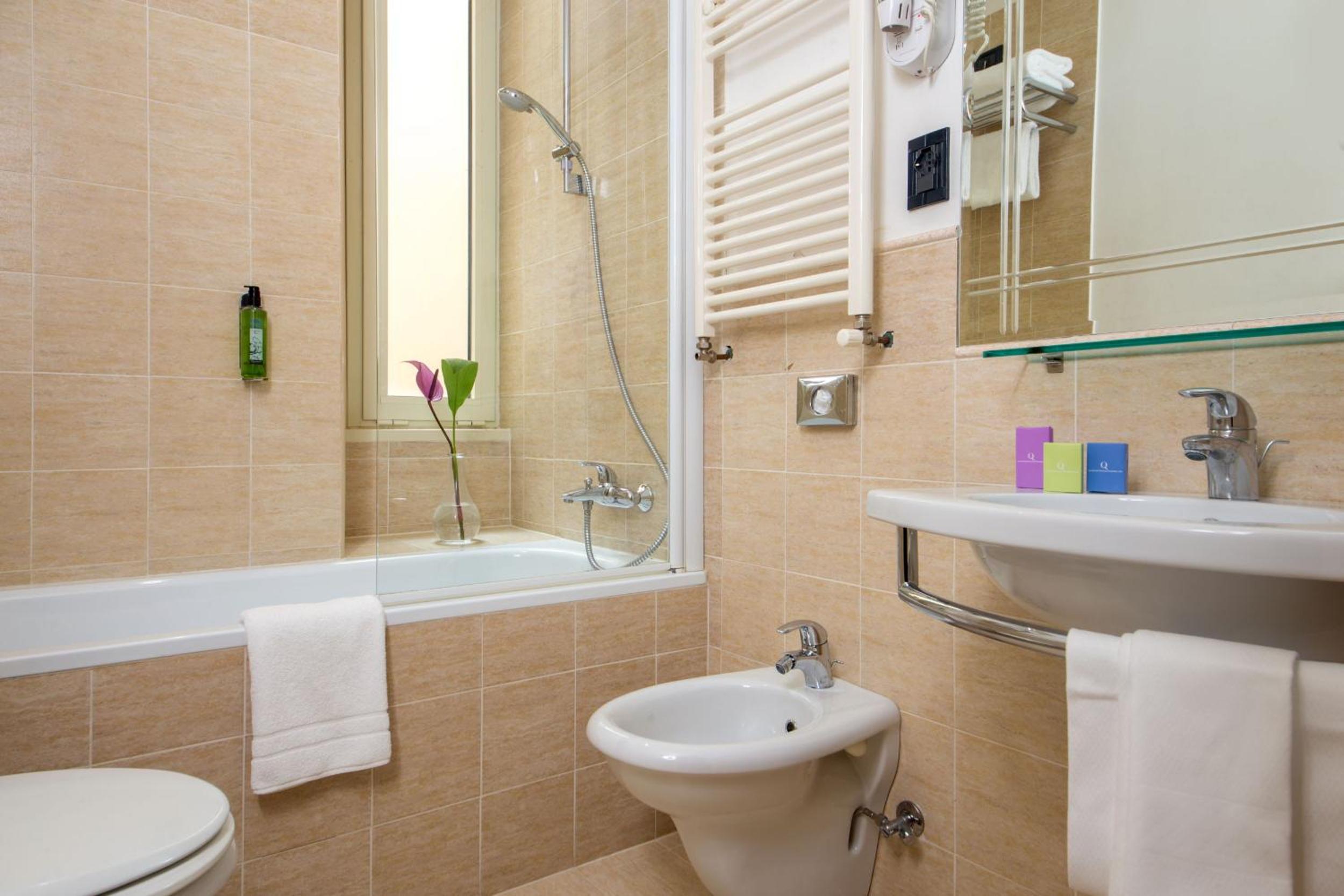 Double or Twin Room thumbnail 5