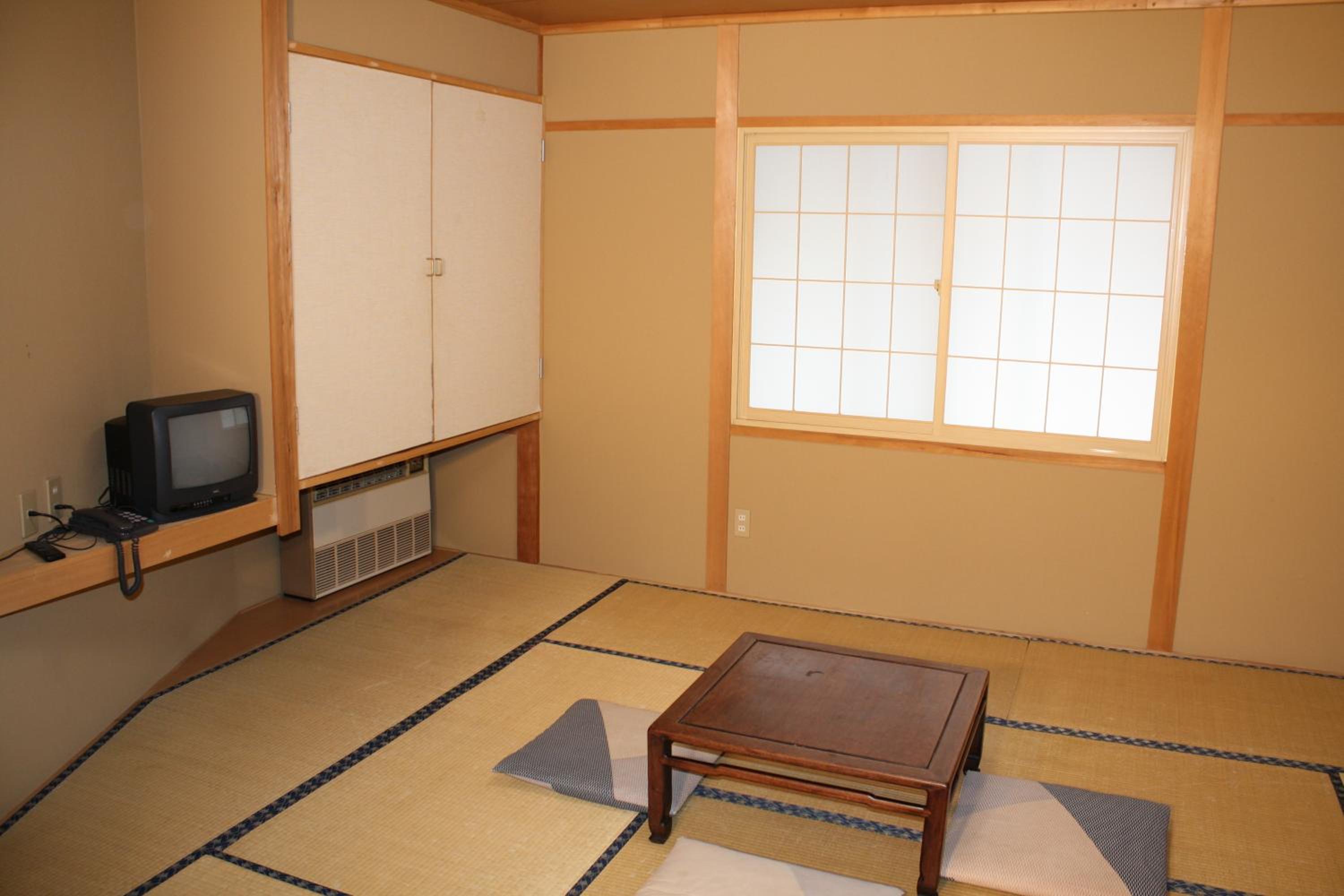 Japanese-Style Room with Shared Bathroom and Shared Toilet photo 2