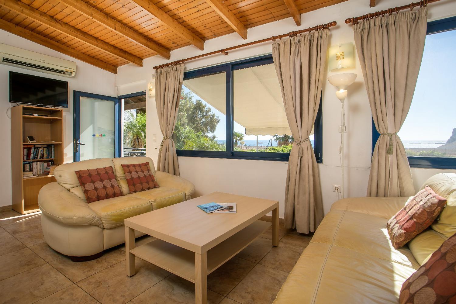 Villa photo 3