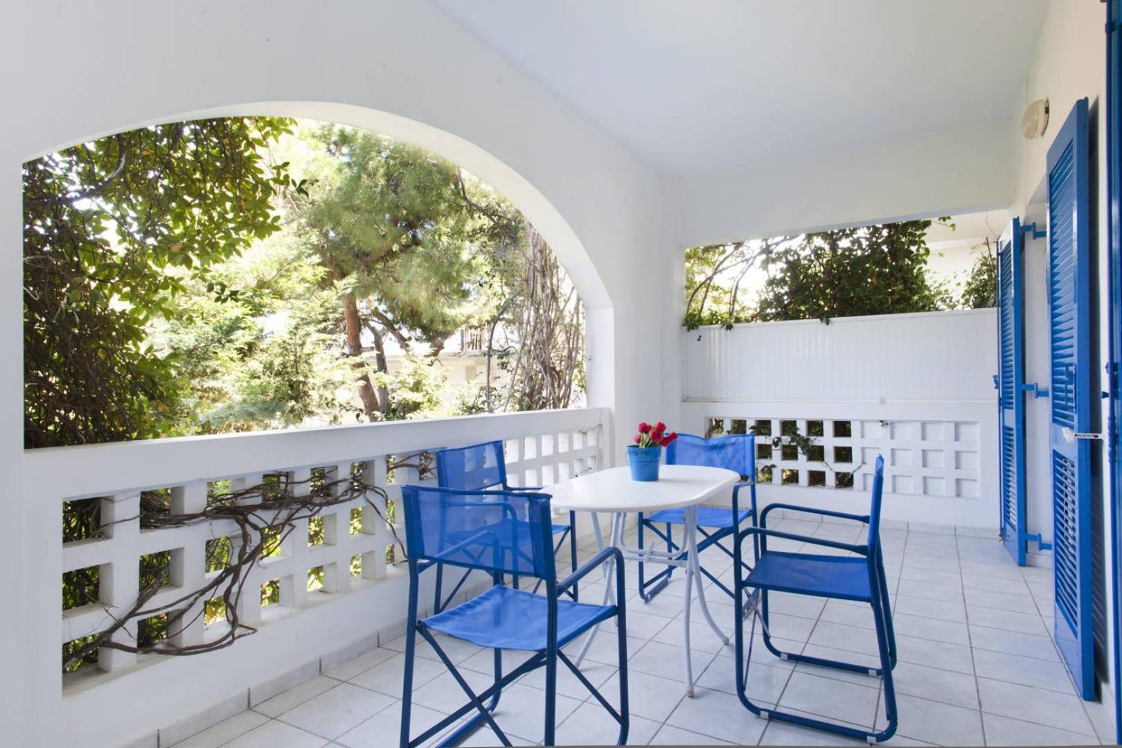 One-Bedroom Apartment With Garden View photo 3