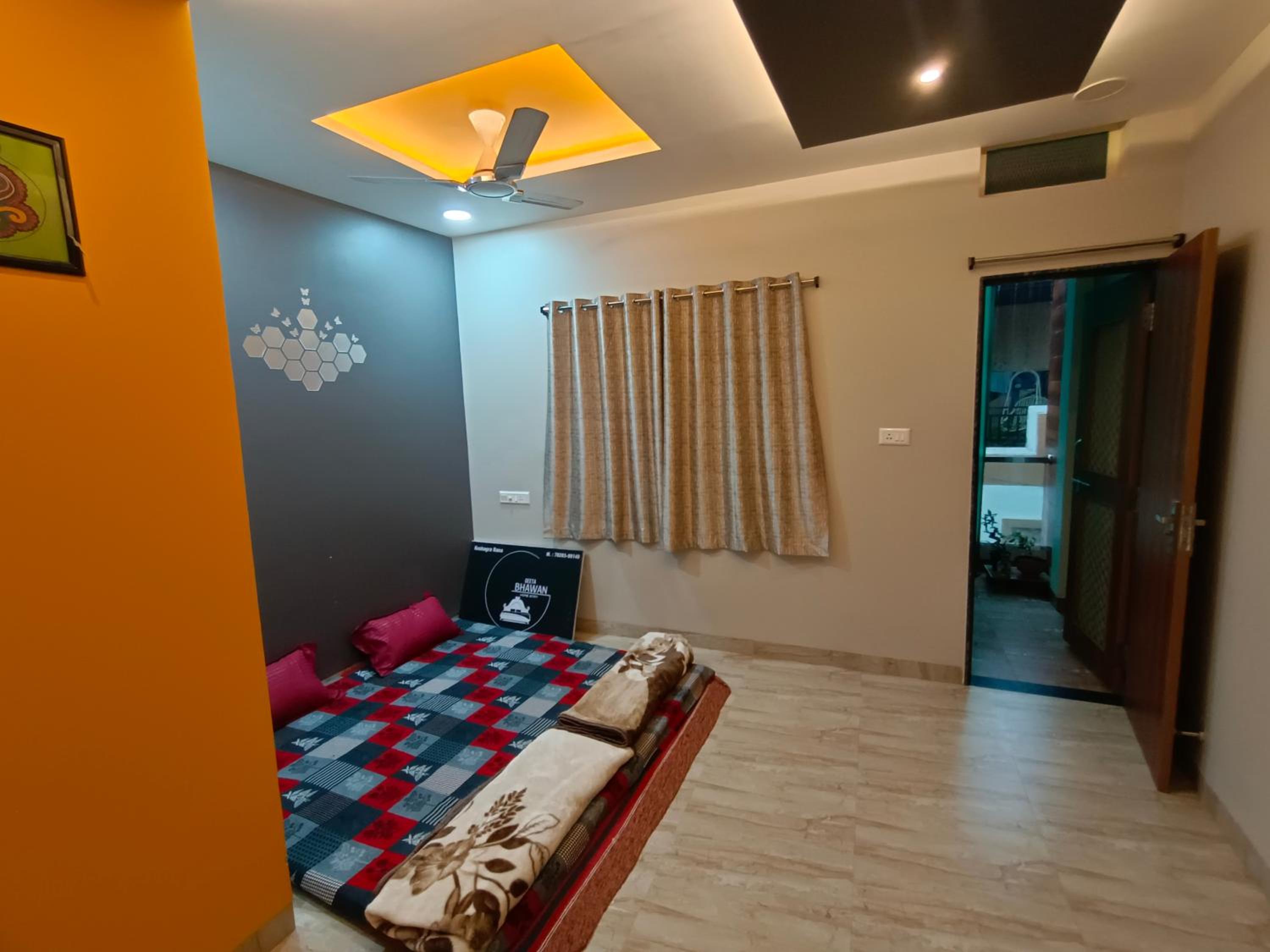Family Room With Balcony photo 1