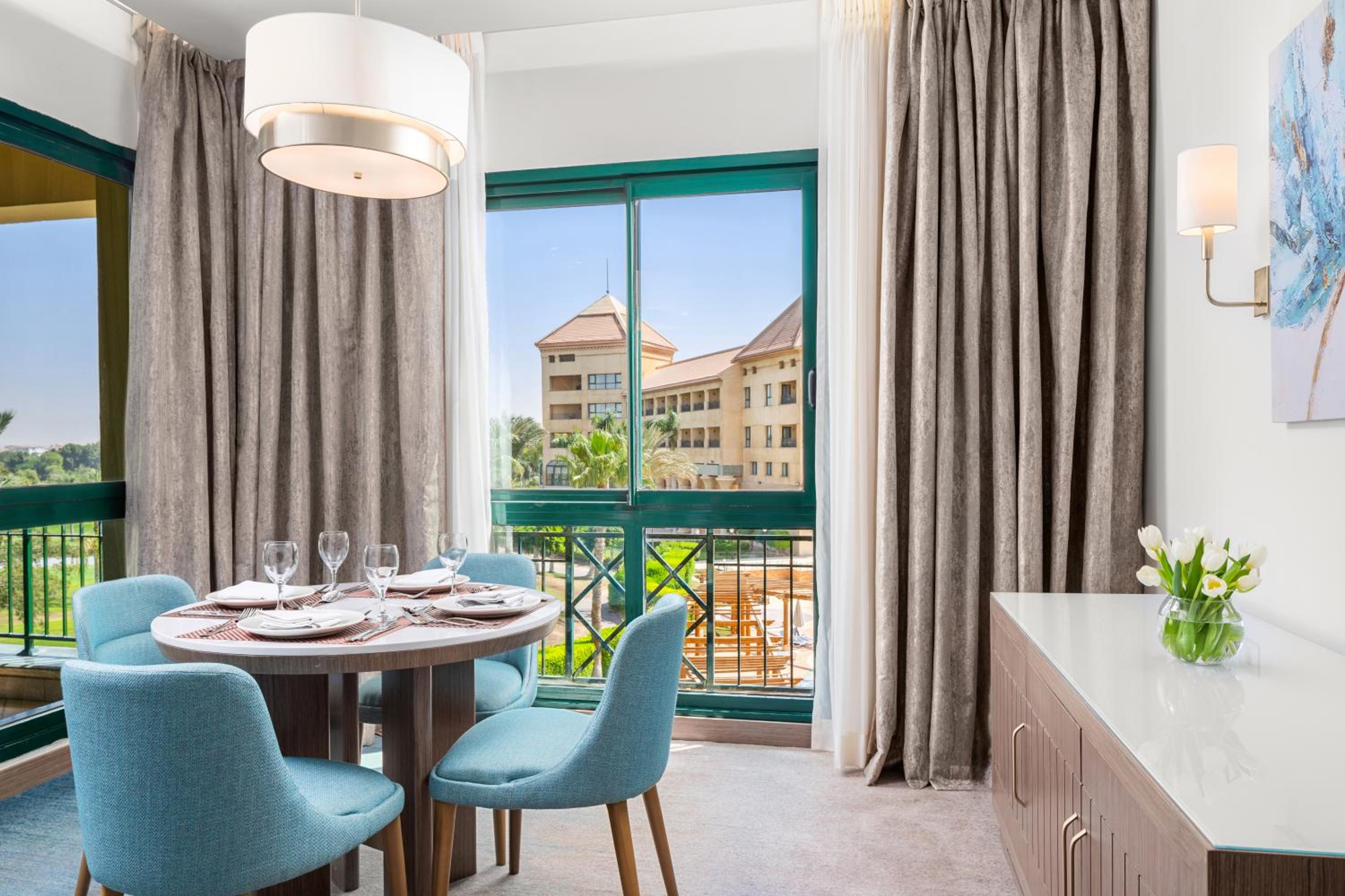 Deluxe King Suite