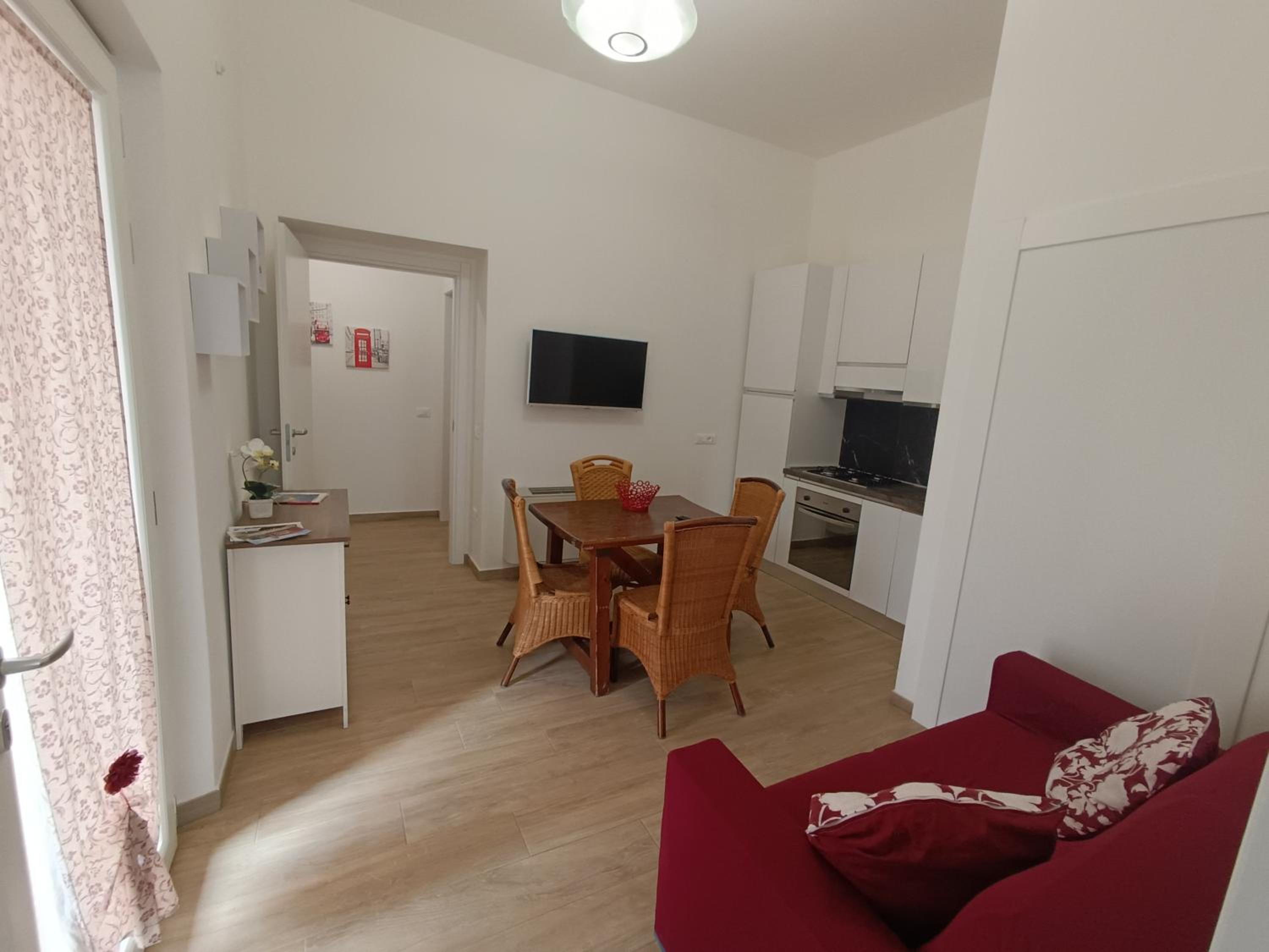 One-Bedroom Apartment photo 1