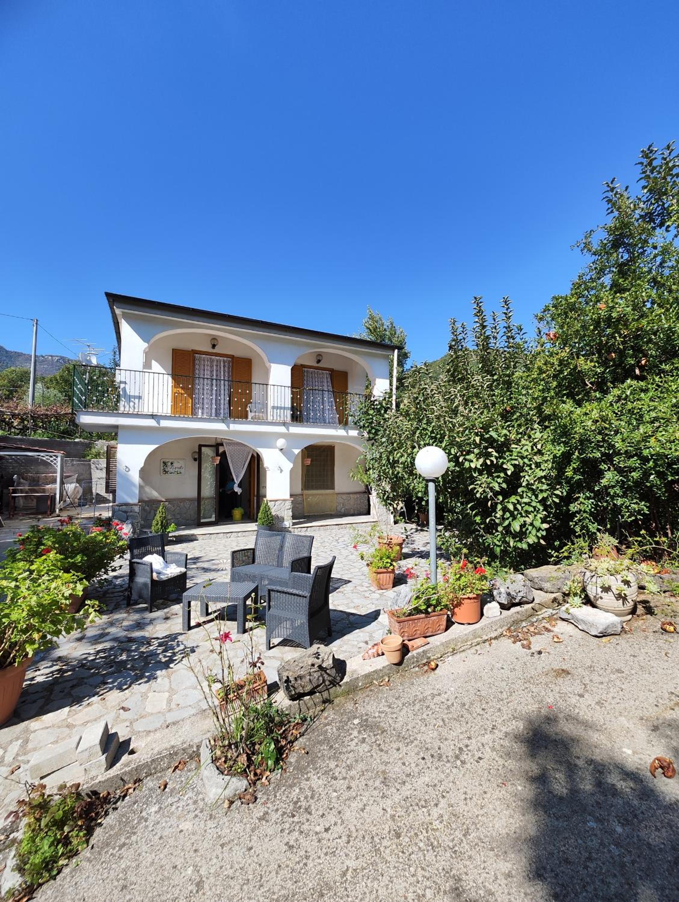 Villa photo 2