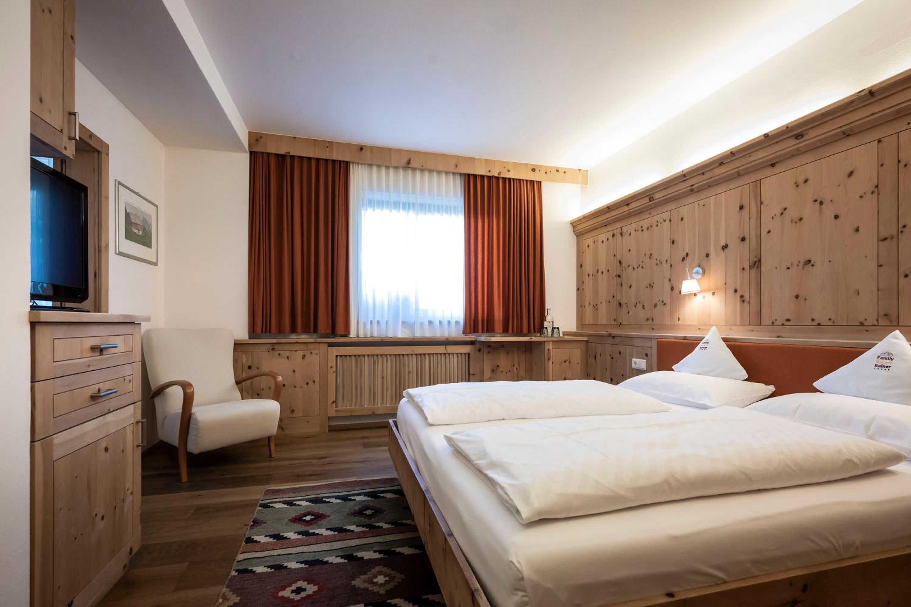 Economy Quadruple Room photo 2