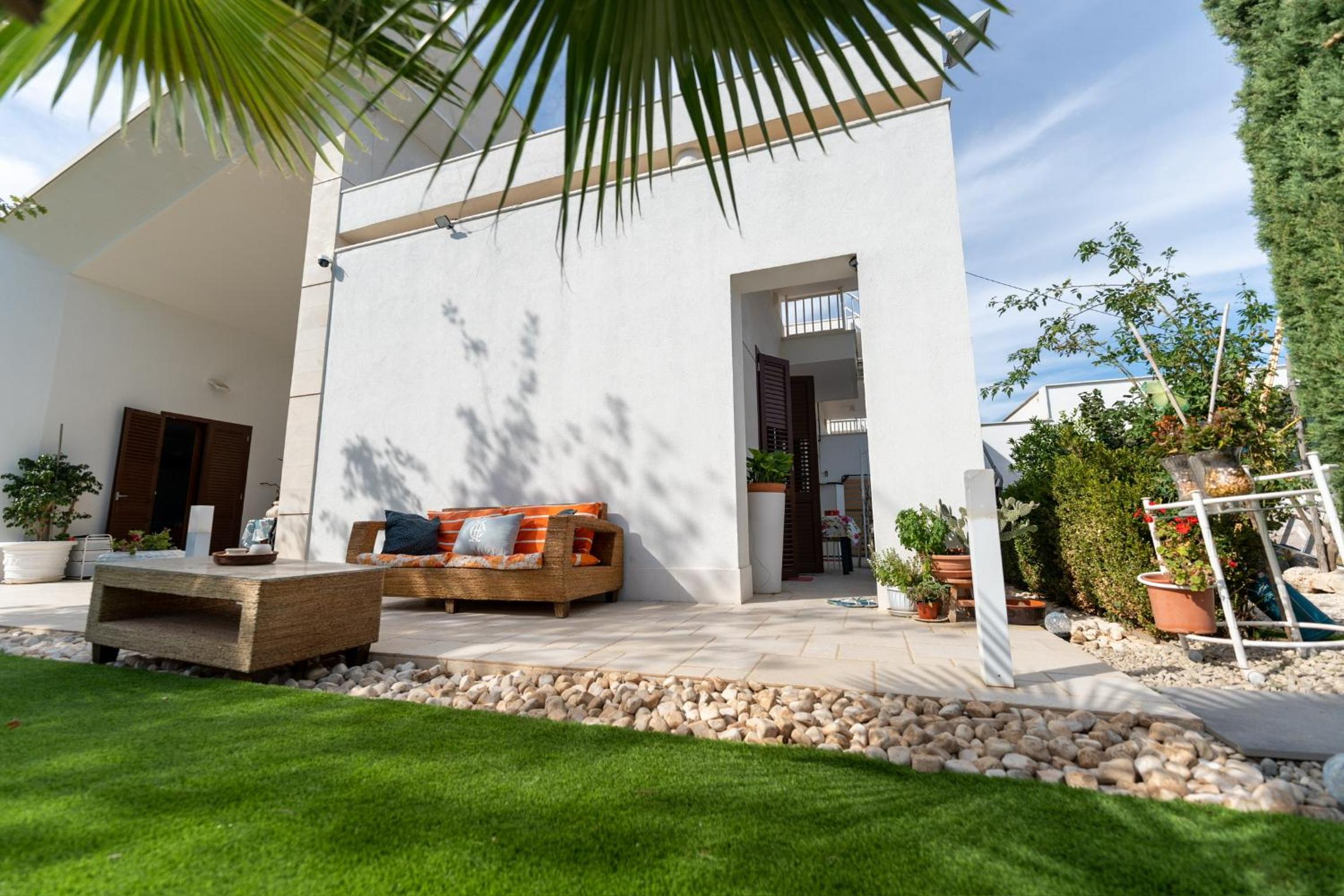 Villa with Garden View - Photo 37
