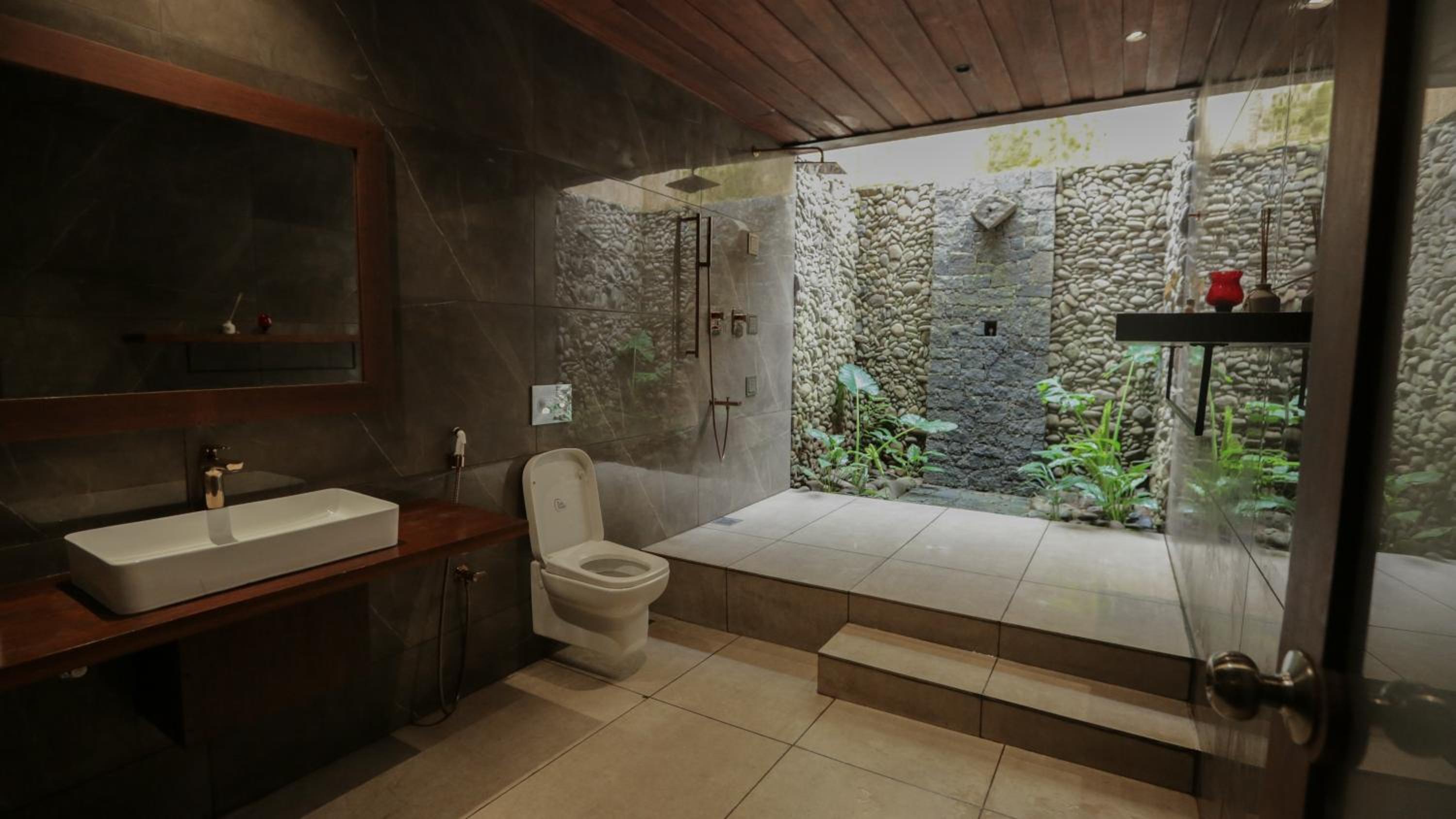 Deluxe Double Room With Balcony photo 3