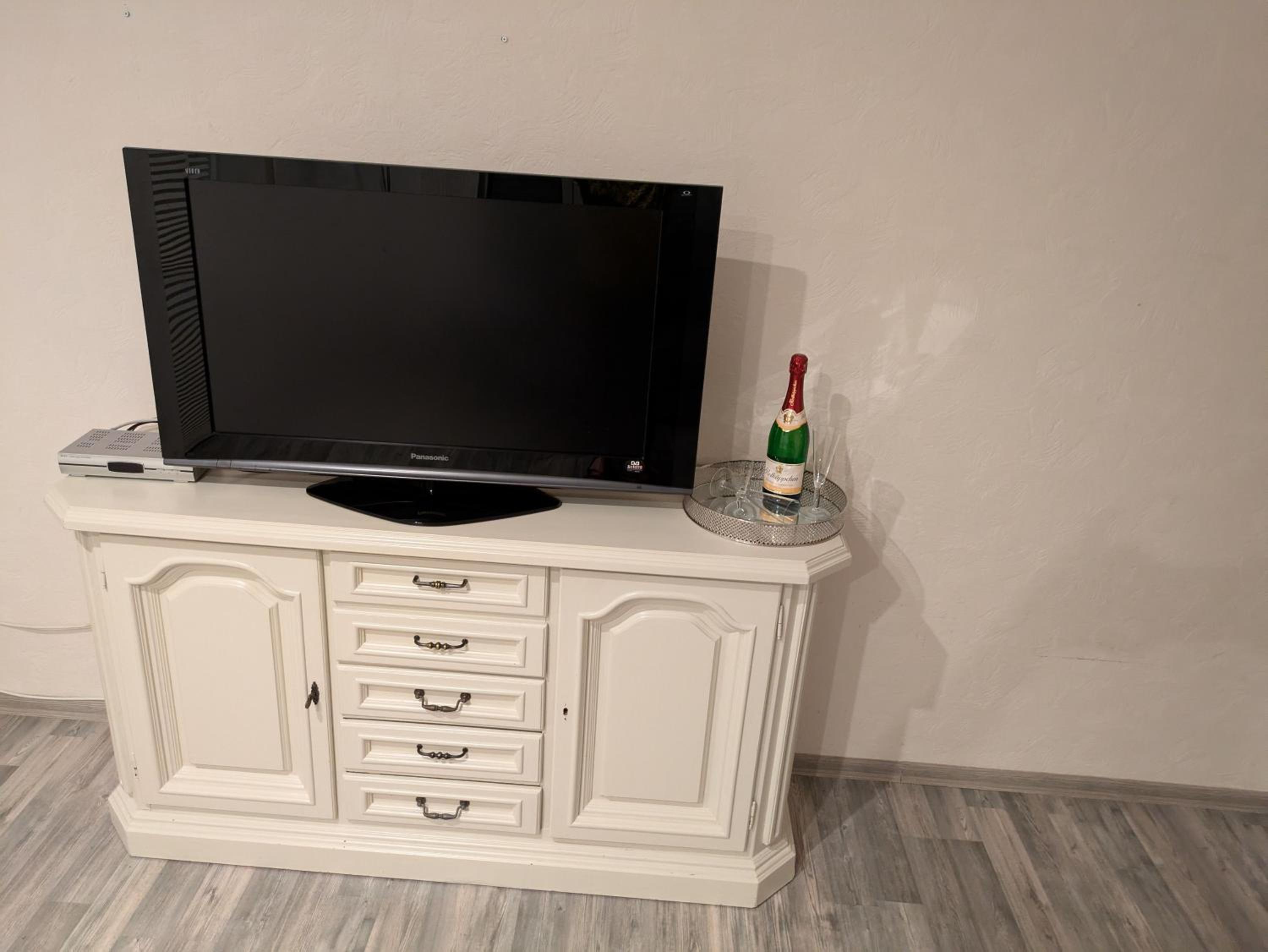 One-Bedroom Apartment with Terrace photo 2