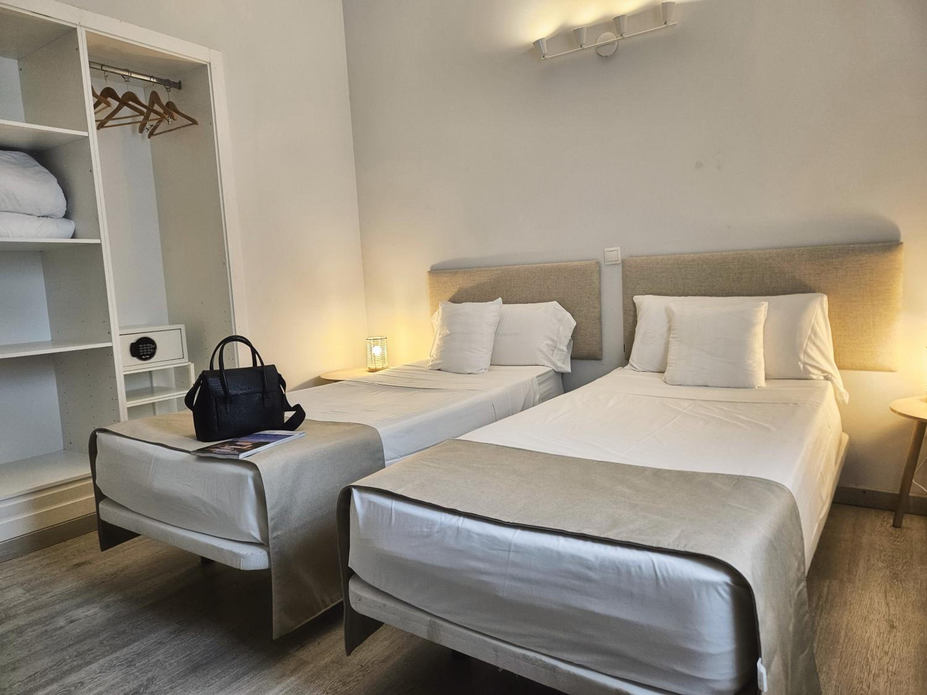 Double or Twin Room with Balcony photo 2