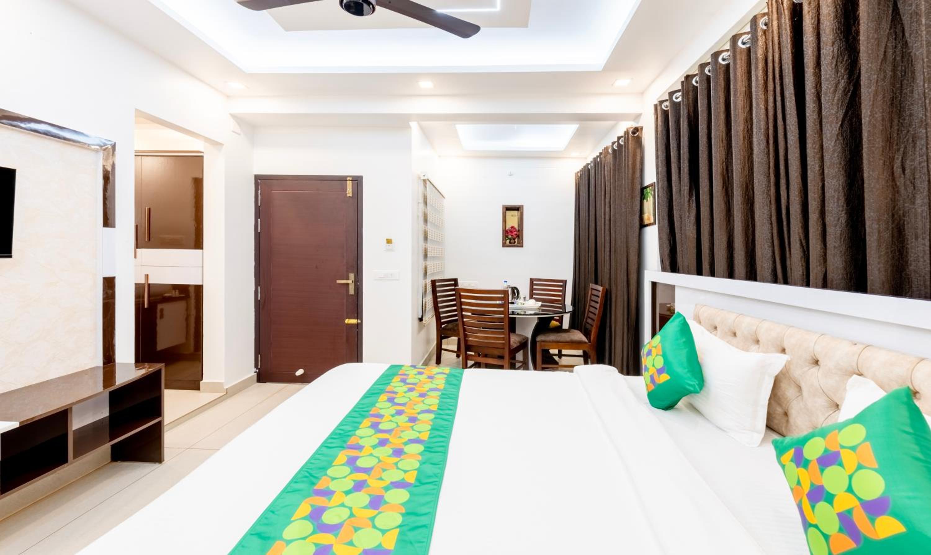 Spacious Superior Room With City View photo 3