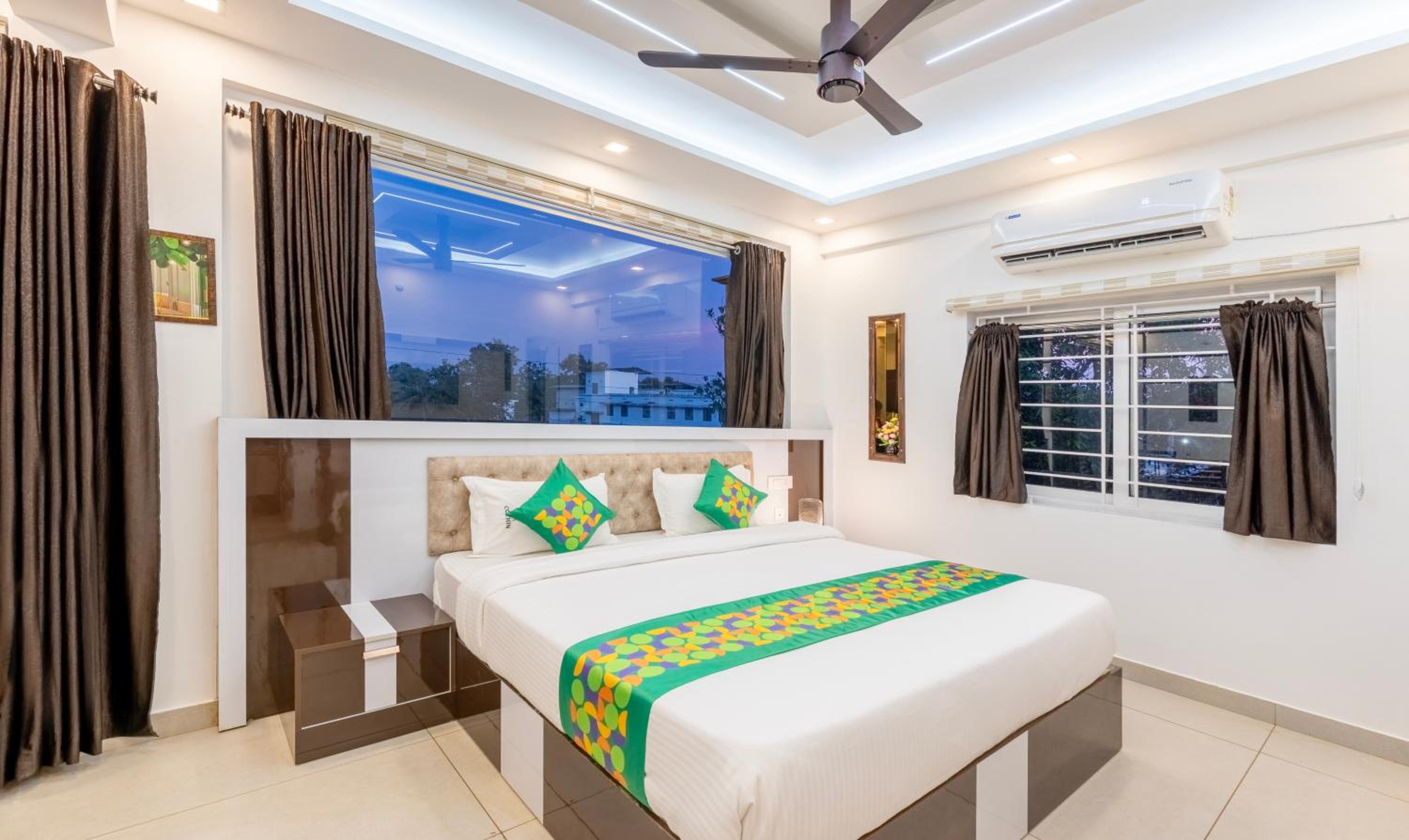 Spacious Superior Room With City View photo 1
