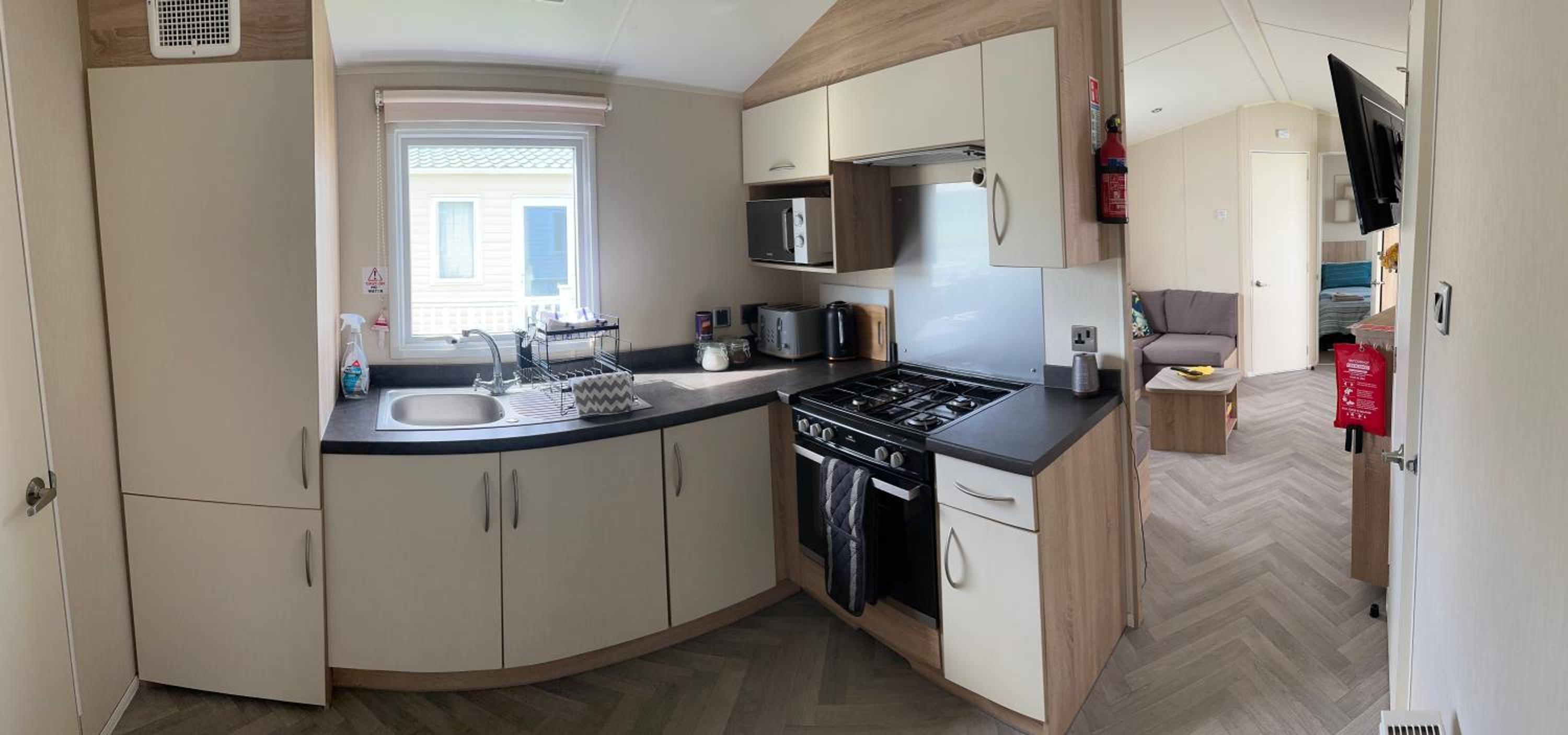 Mobile Home photo 3