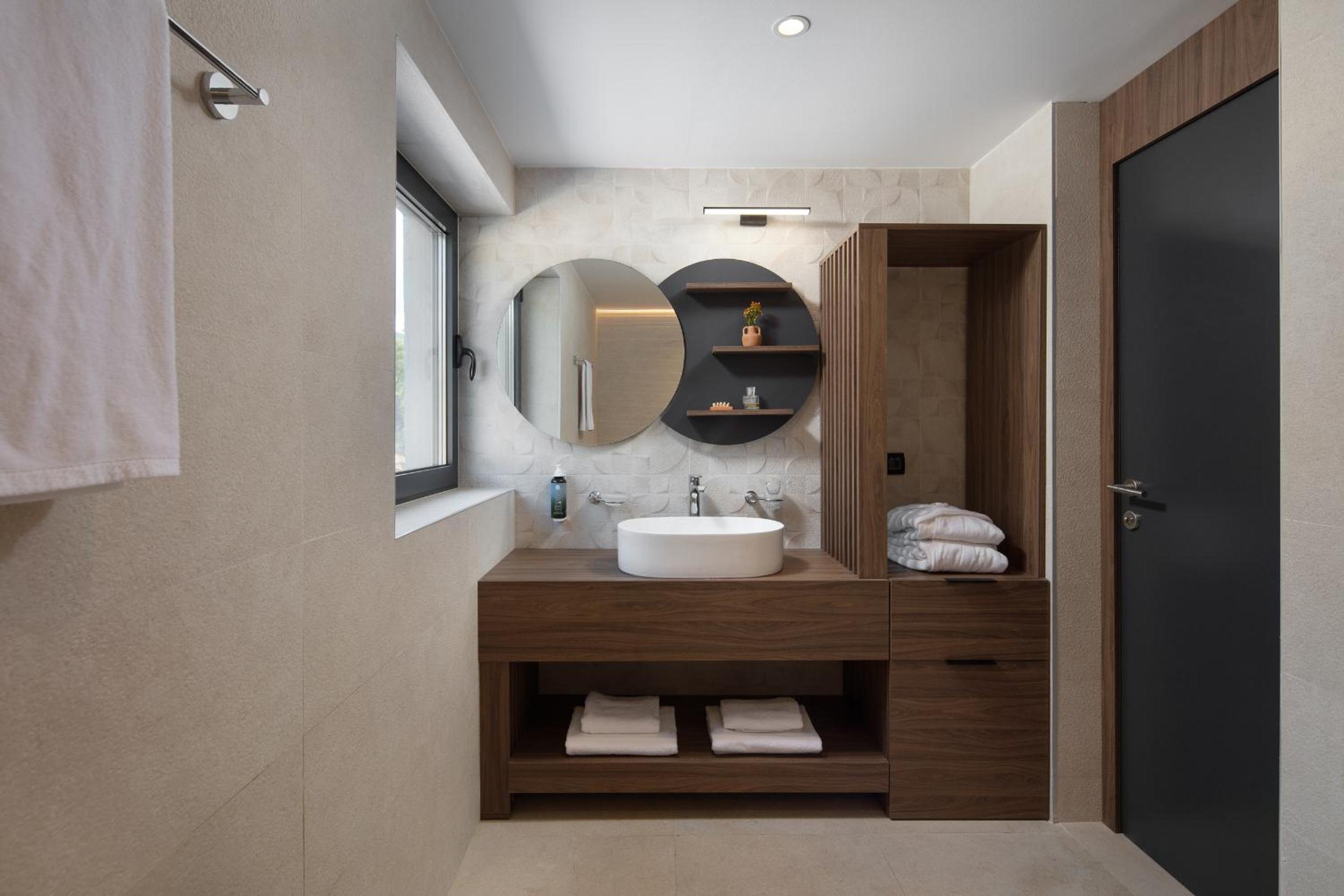 Luxury Suite with Sea View, Balcony and Hot Tub