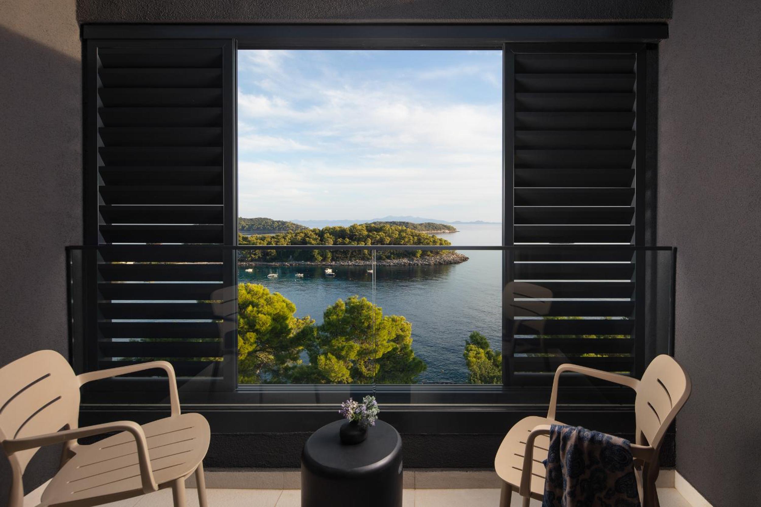 Superior Suite with Sea View and Balcony