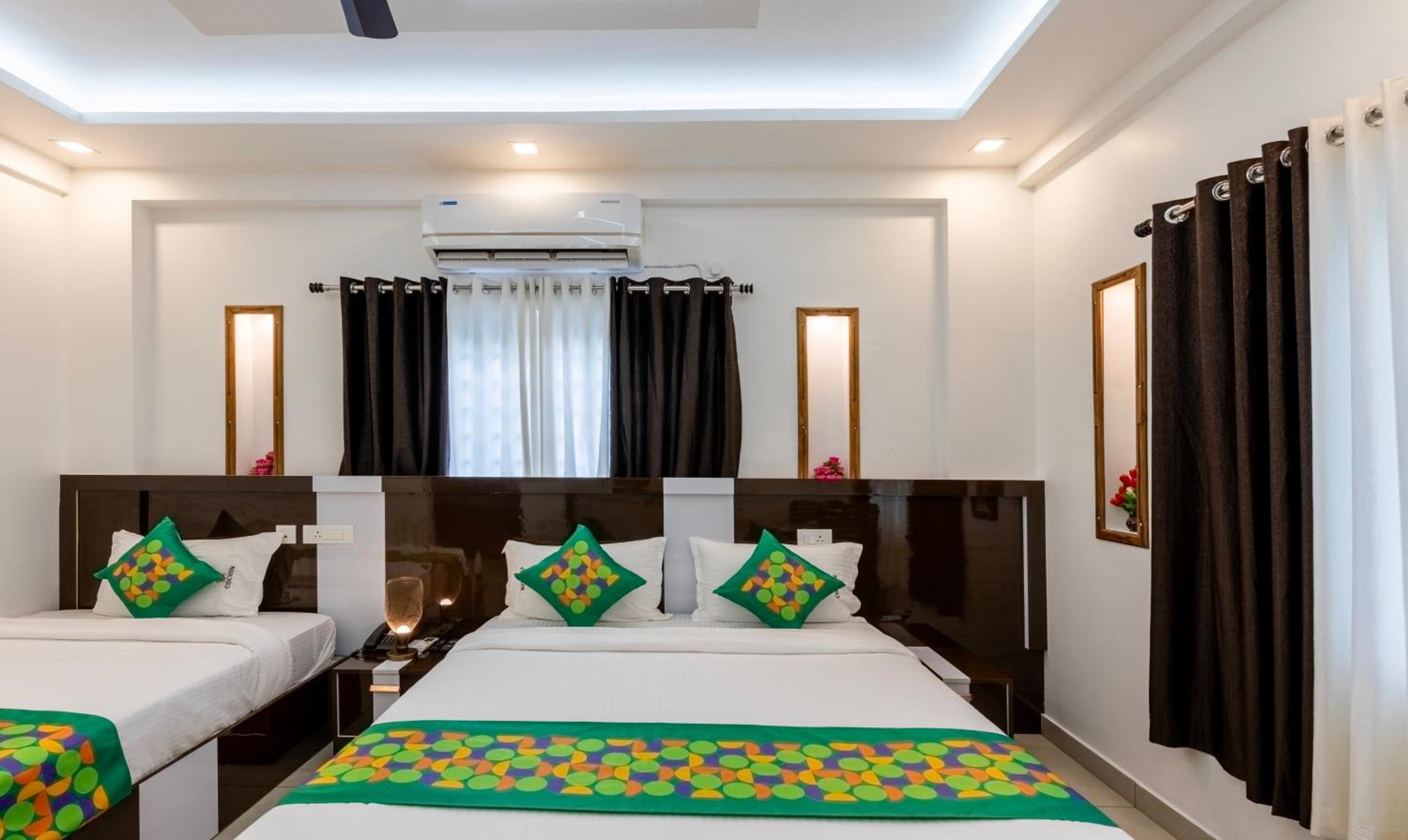 Spacious Deluxe Room photo 2