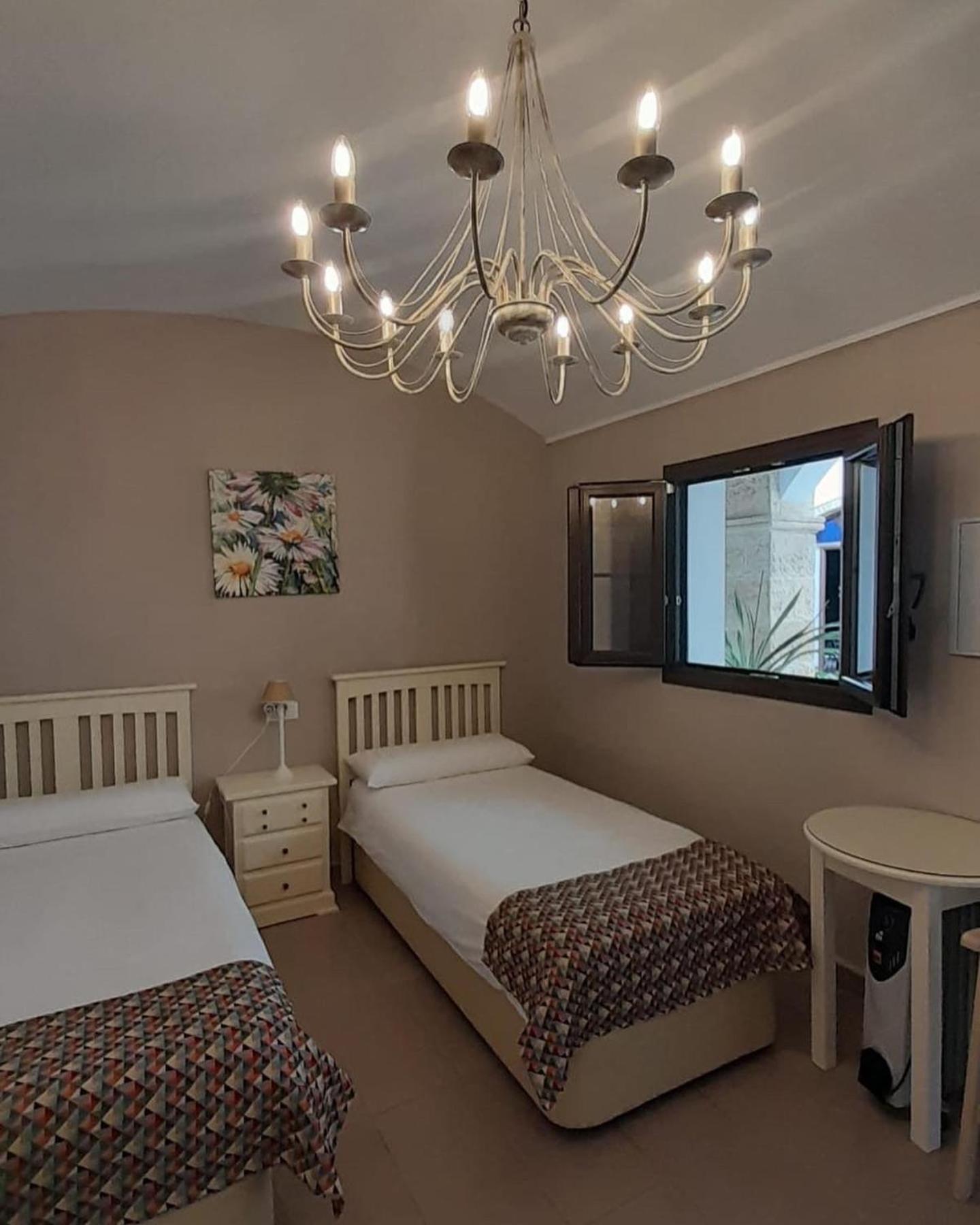 Standard Double or Twin Room - Photo 5