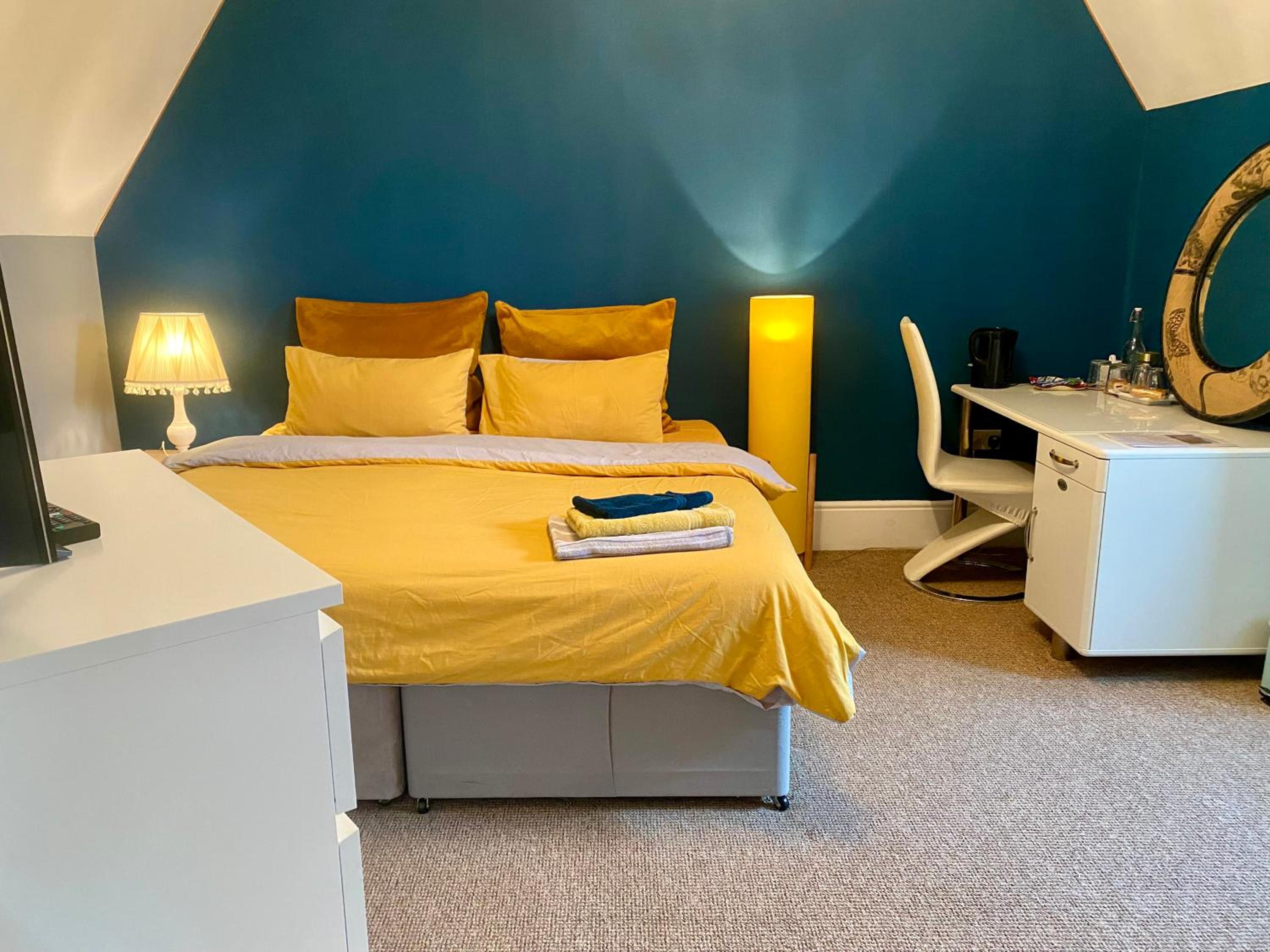 Budget Double Room photo 2