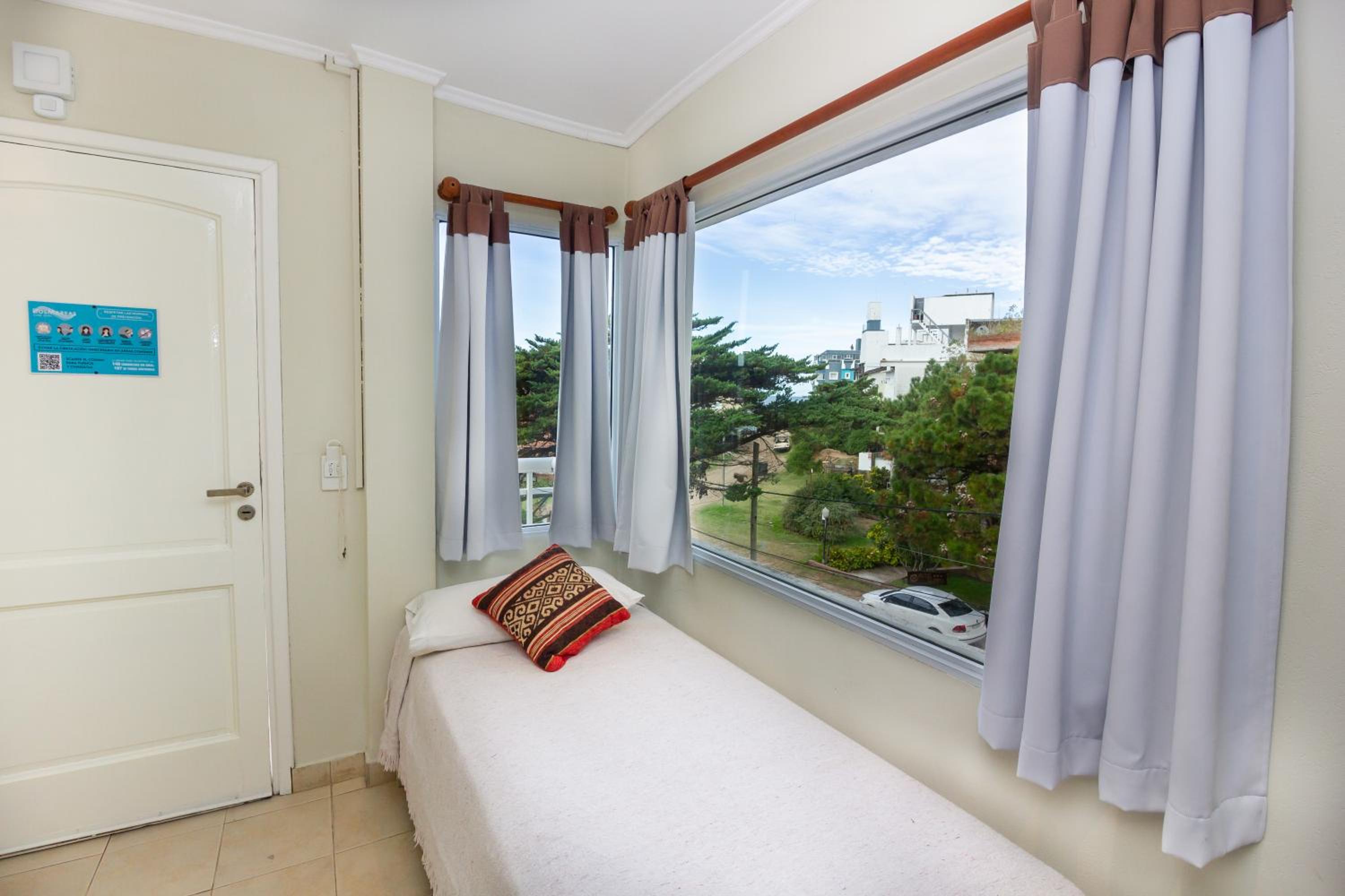 Apartment with Balcony photo 3