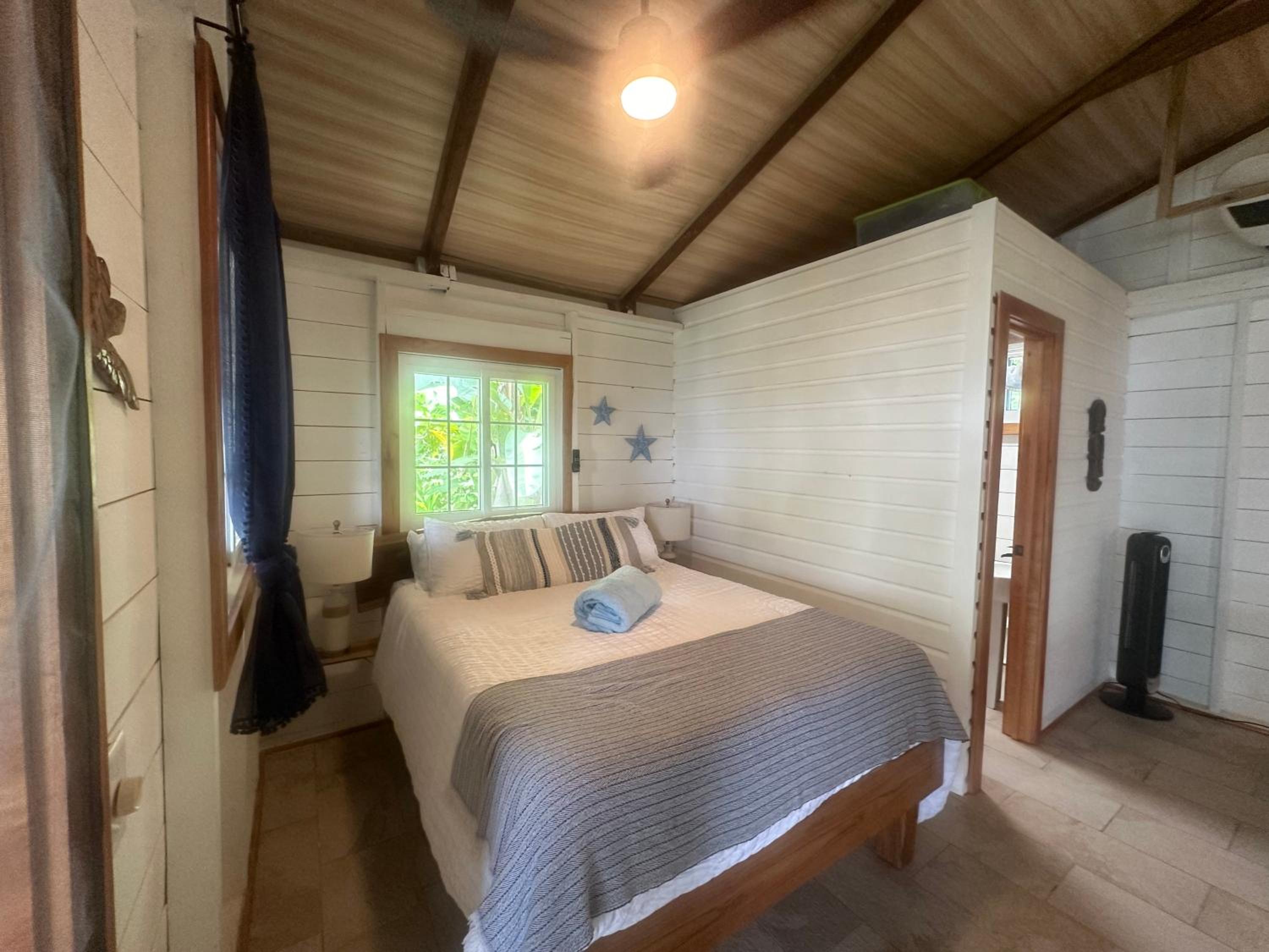 One-Bedroom House photo 1