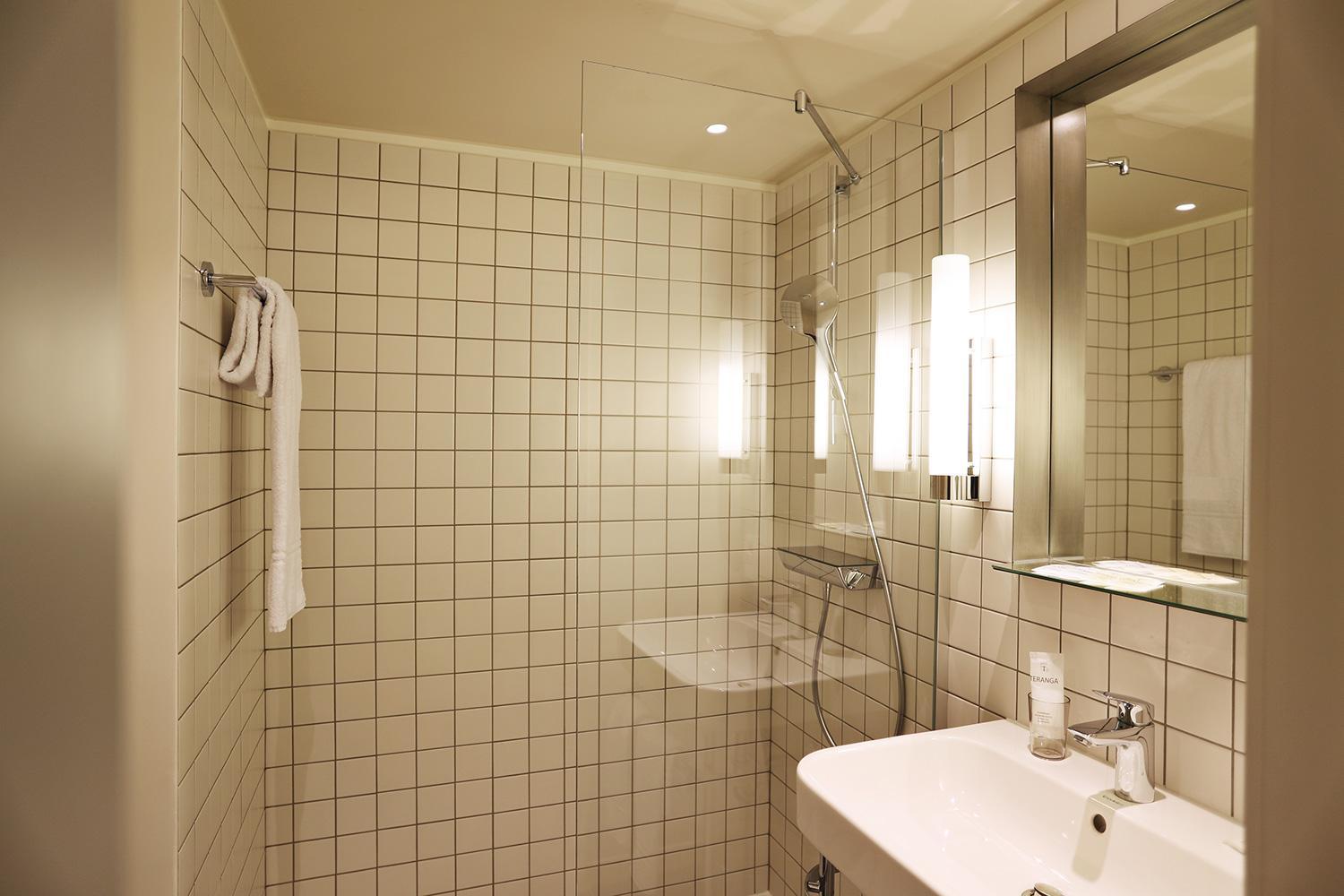 Standard Twin Room - Photo 2