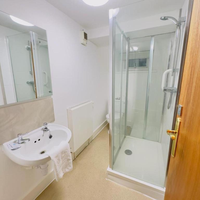 Family Room with Private Bathroom photo 2