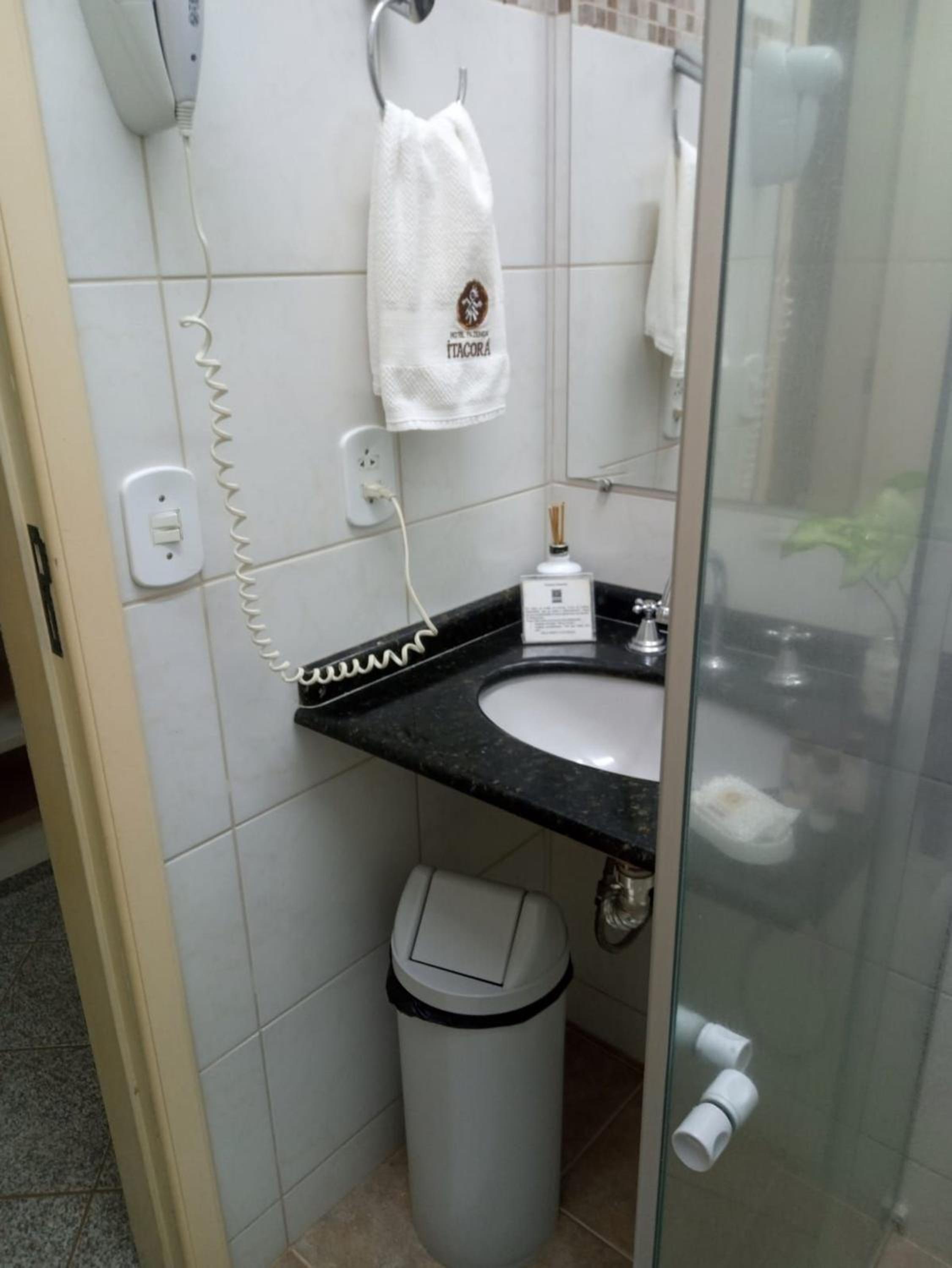6-Bed Mixed Dormitory Room photo 2