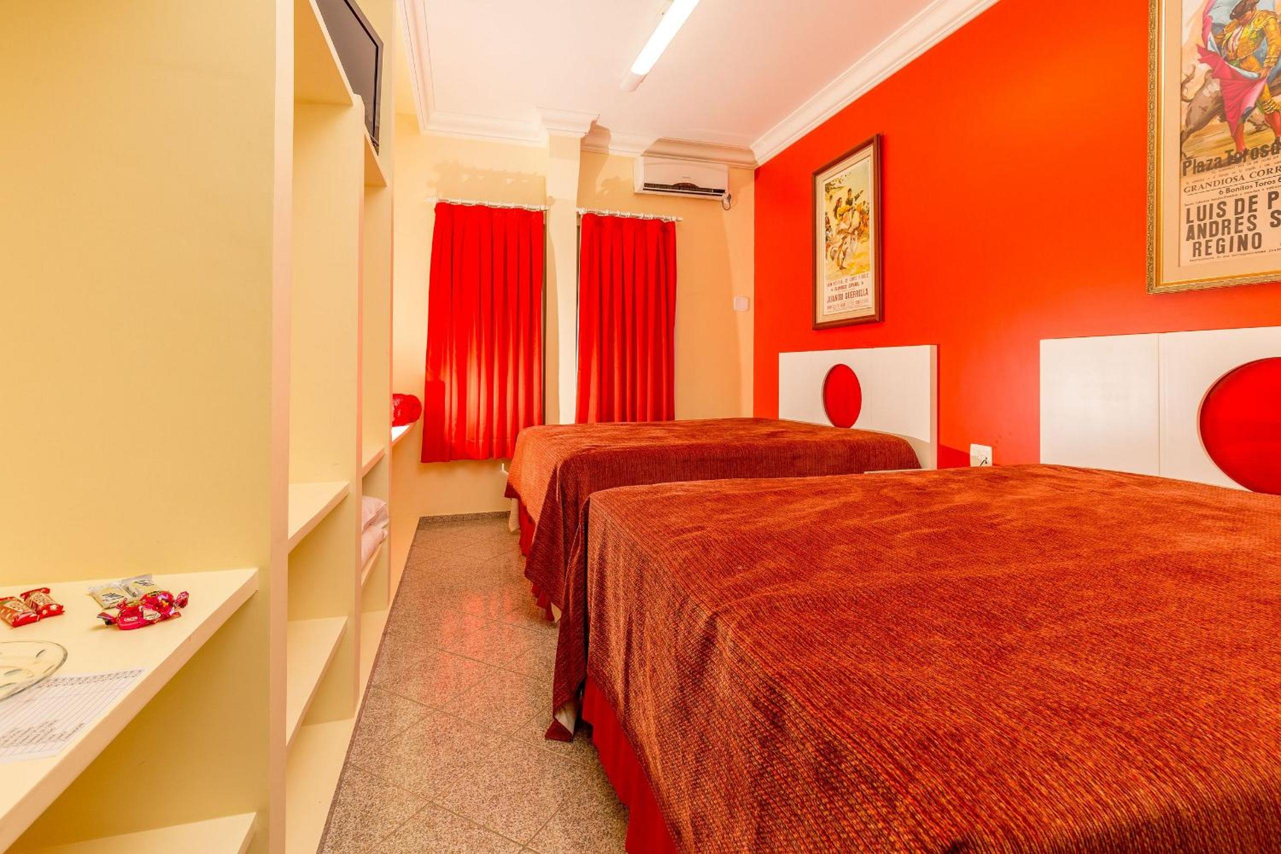 10-Bed Male Dormitory Room photo 1
