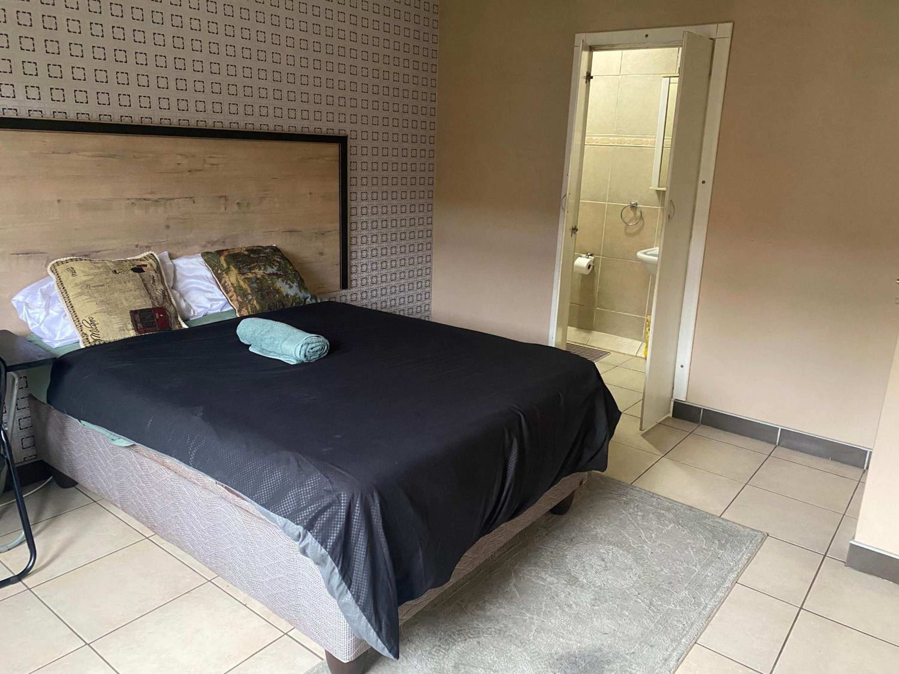 Double Room With Private Bathroom photo 1