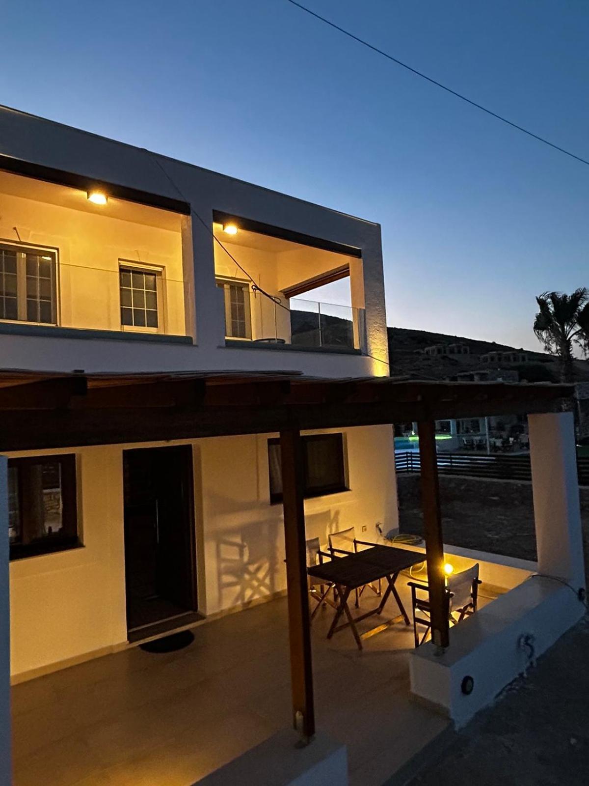 Three-Bedroom House photo 3