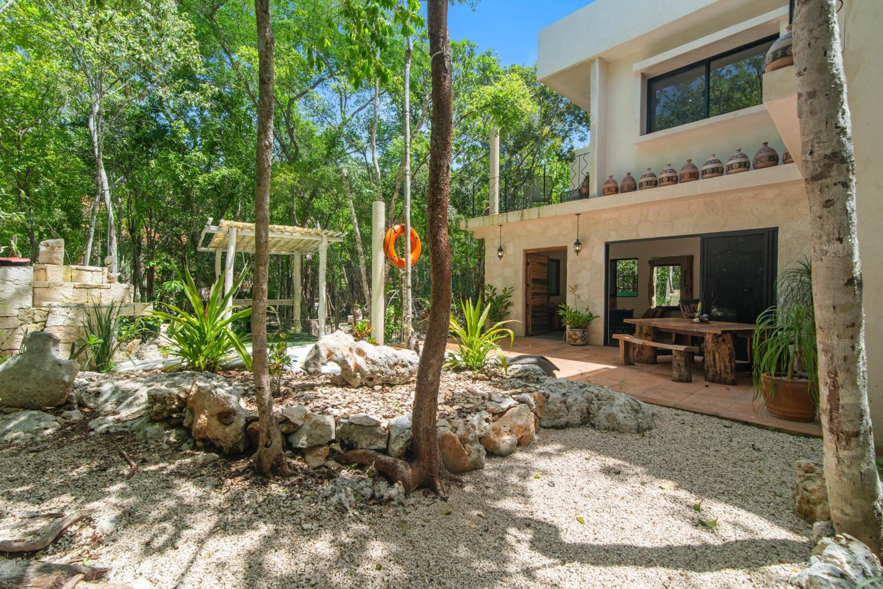 Villa photo 2