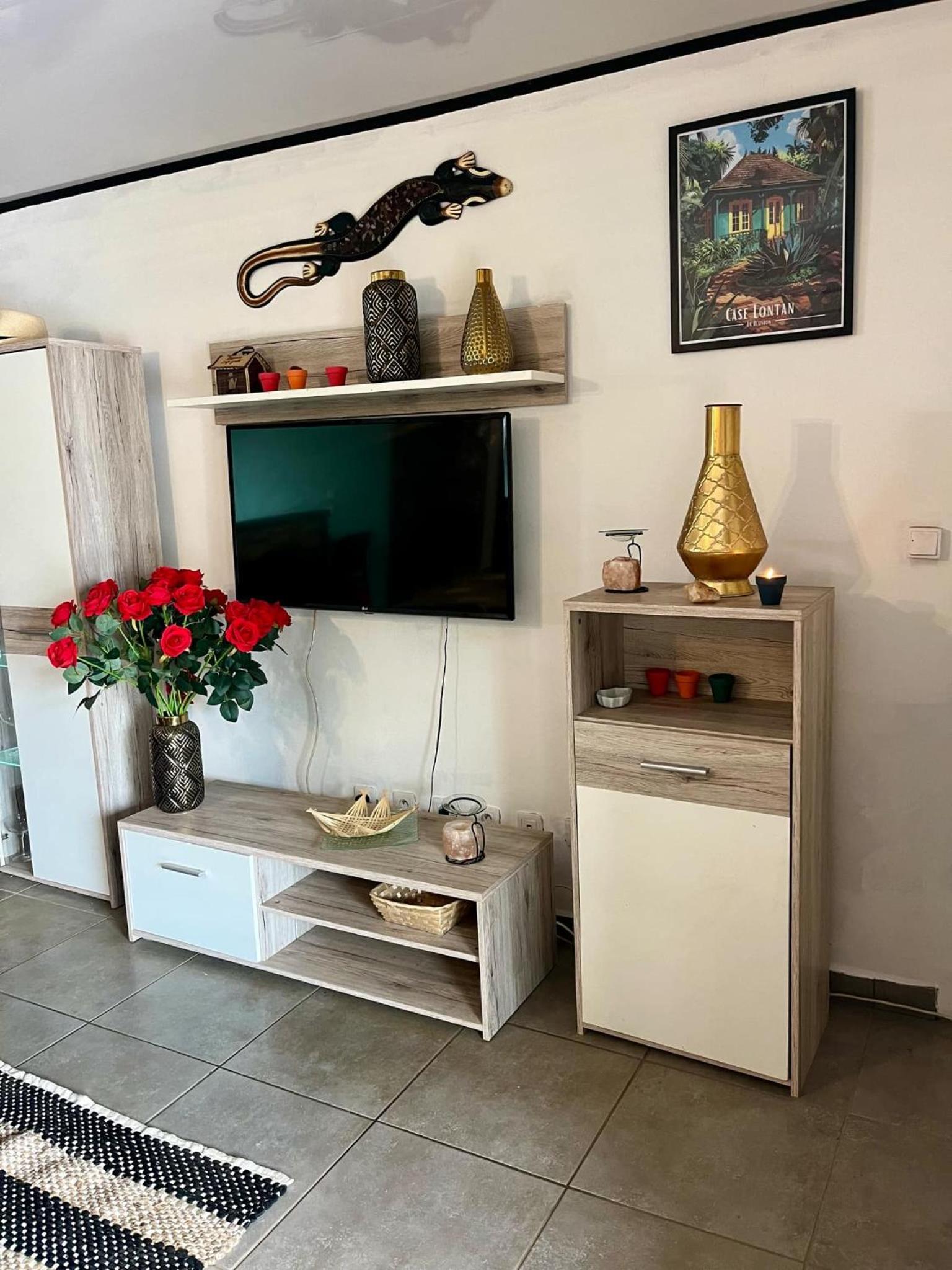 Two-Bedroom House photo 2