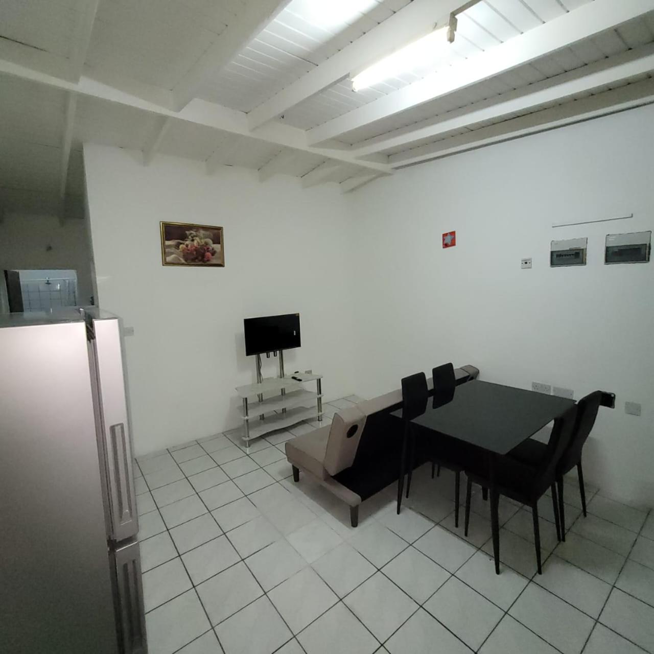 One-Bedroom Apartment photo 3