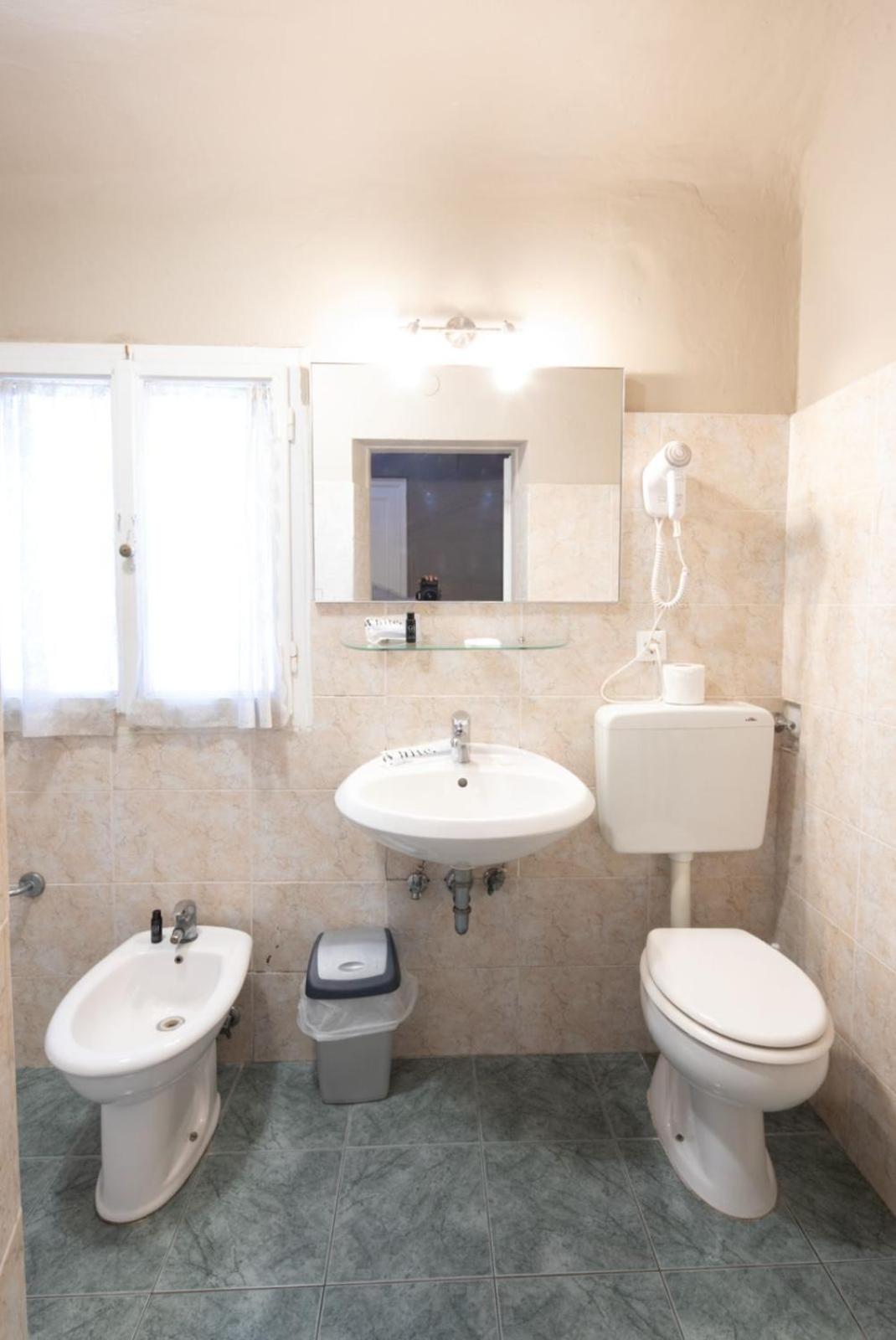 Double Room with Shared External Bathroom photo 3