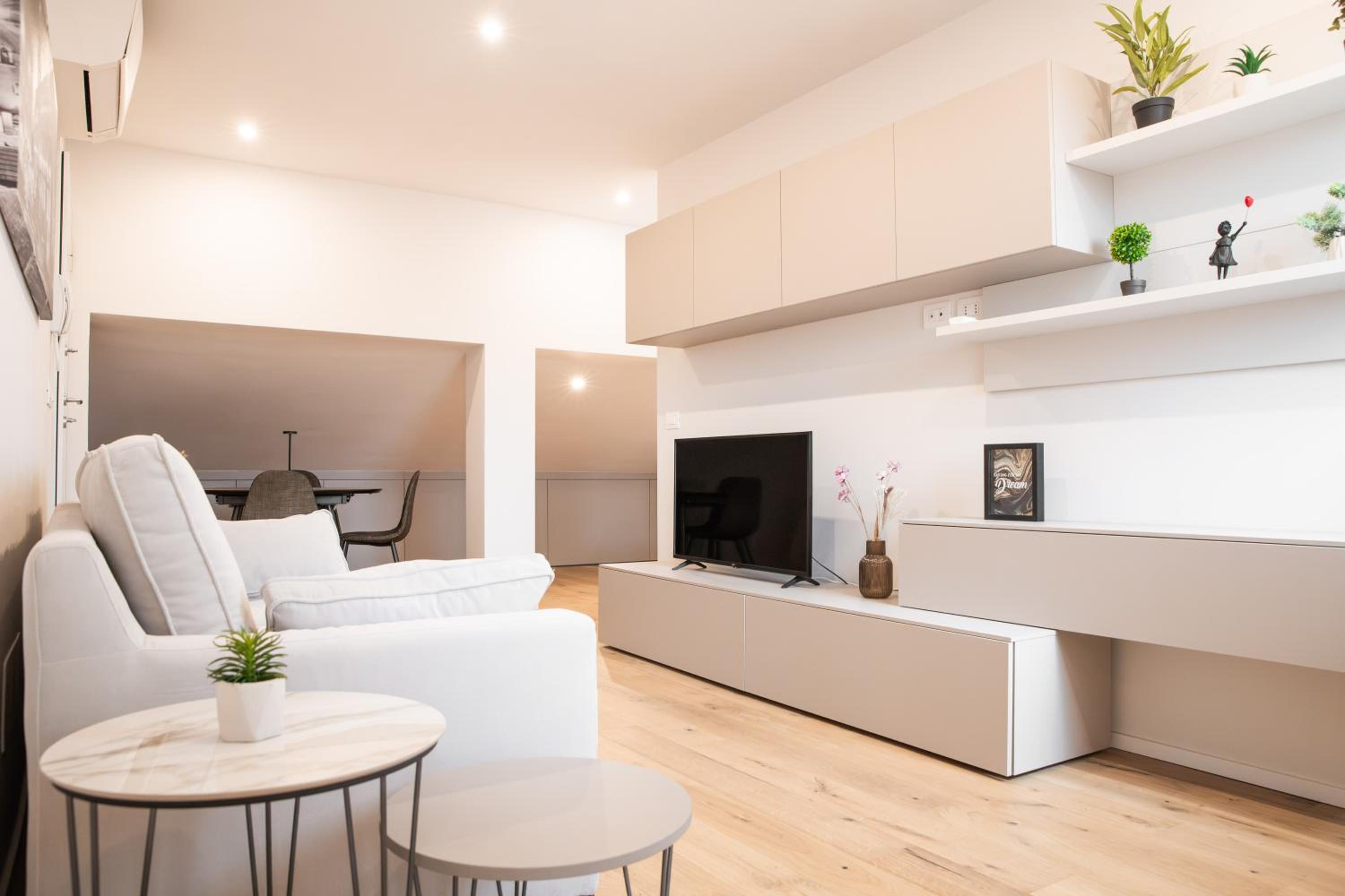 Two-Bedroom Deluxe Apartment with Balcony