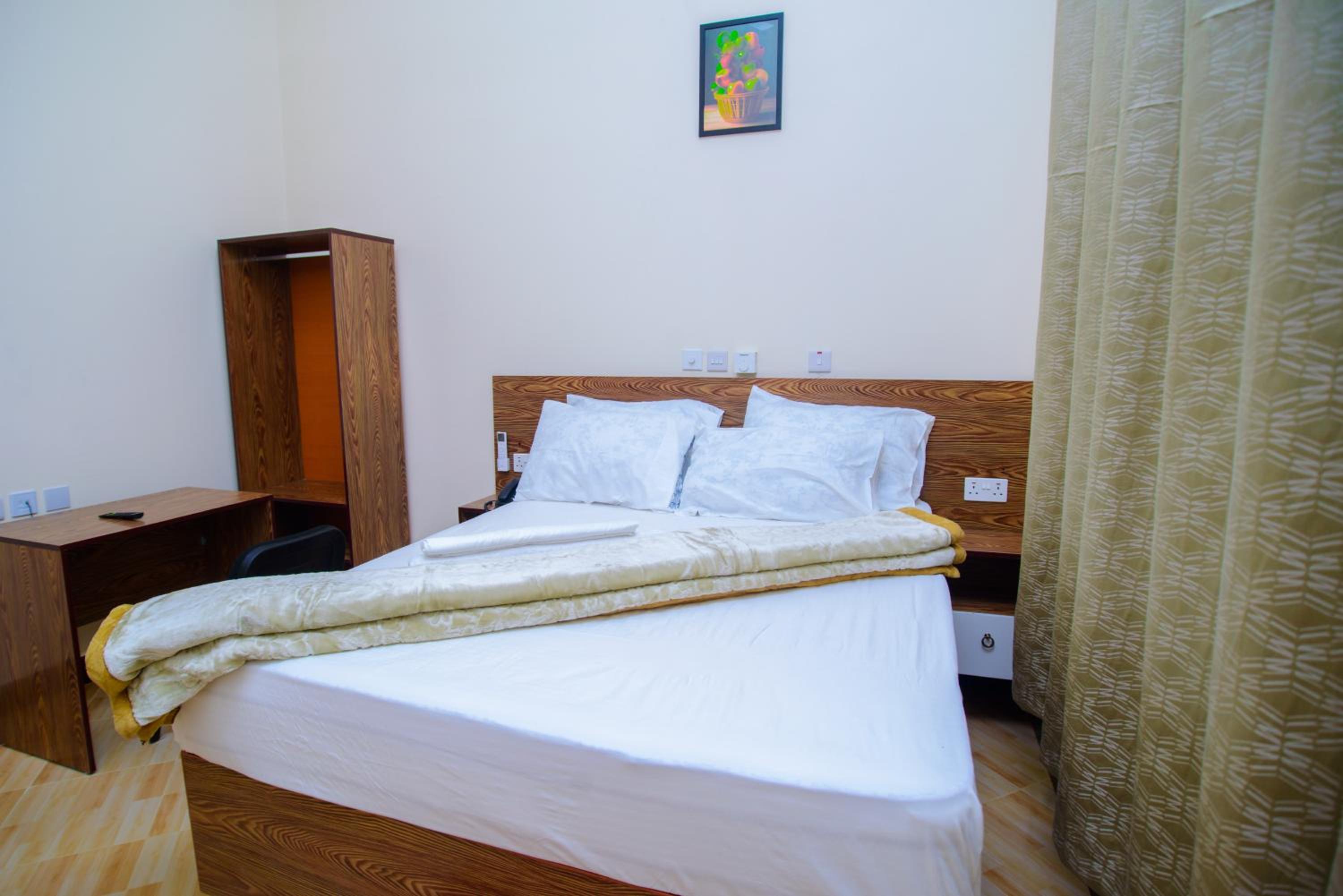 Single Room With Private Bathroom photo 1
