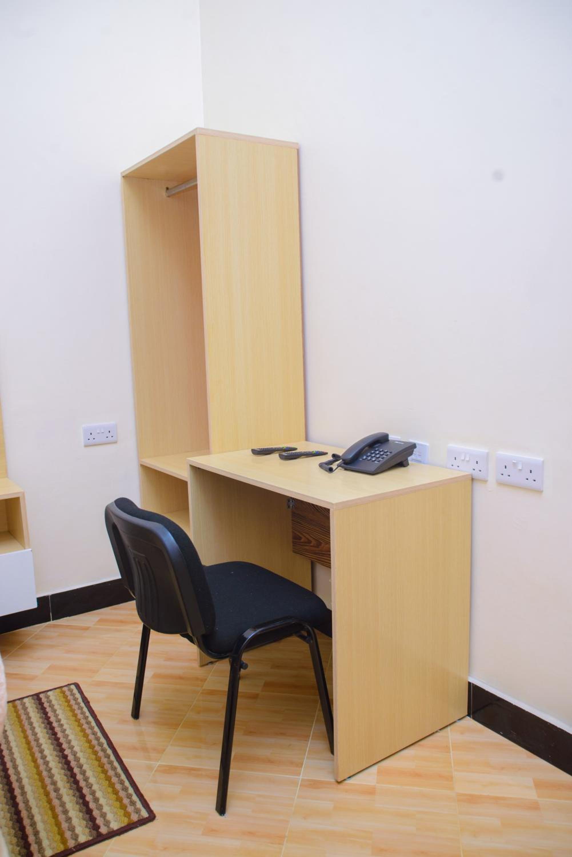 Single Room With Private Bathroom photo 3