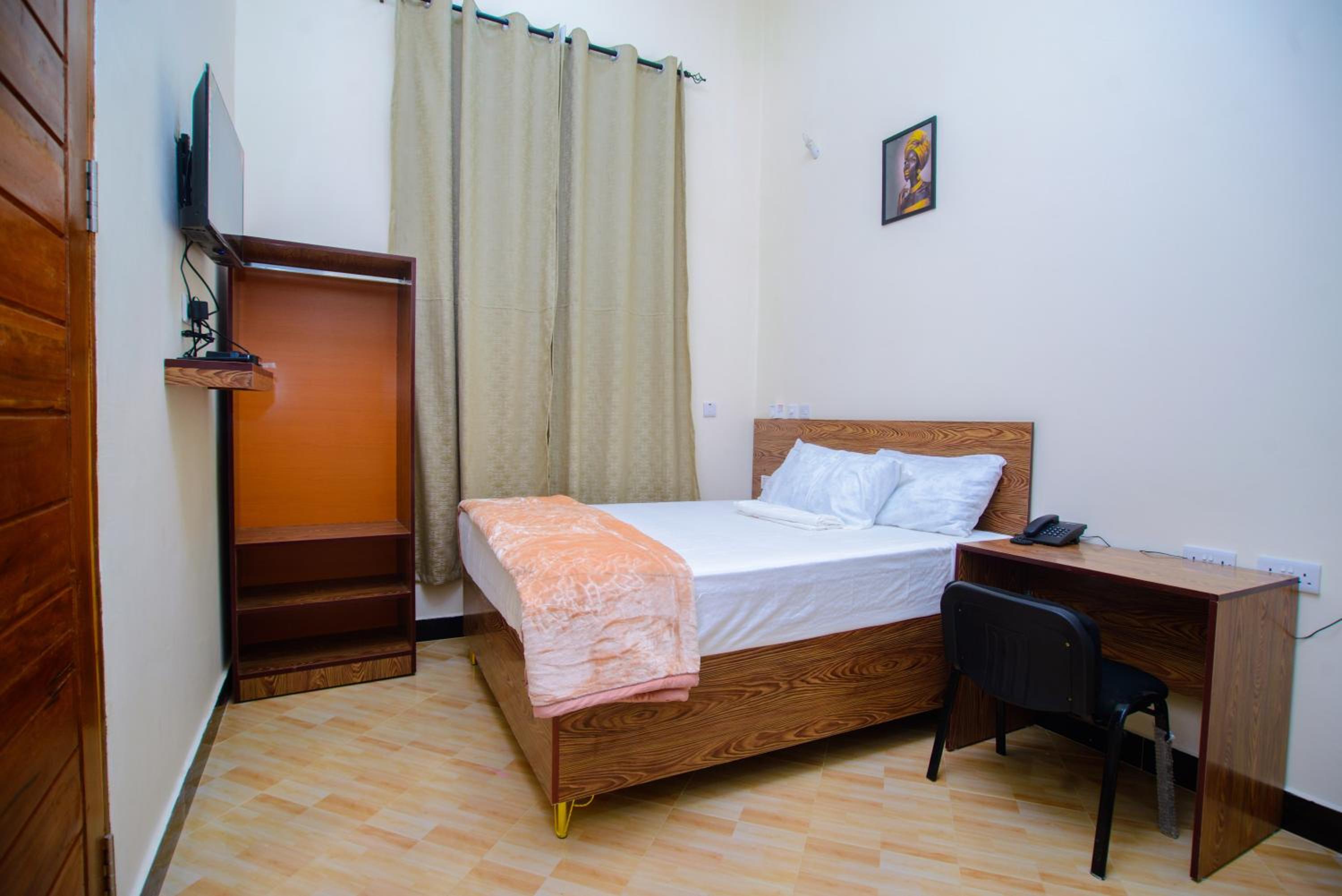 Single Room With Private Bathroom photo 2