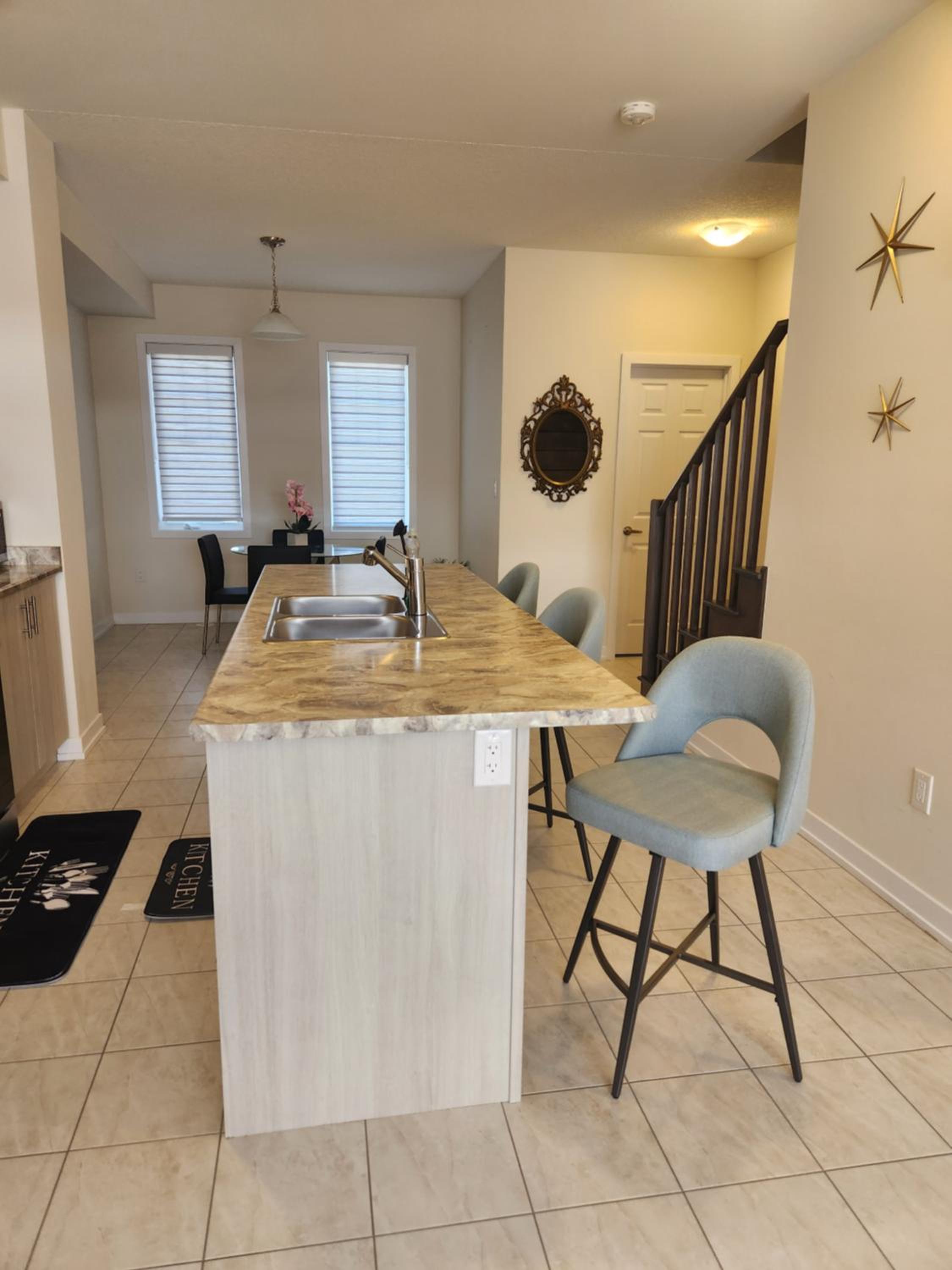 Three-Bedroom Apartment with Balcony photo 3