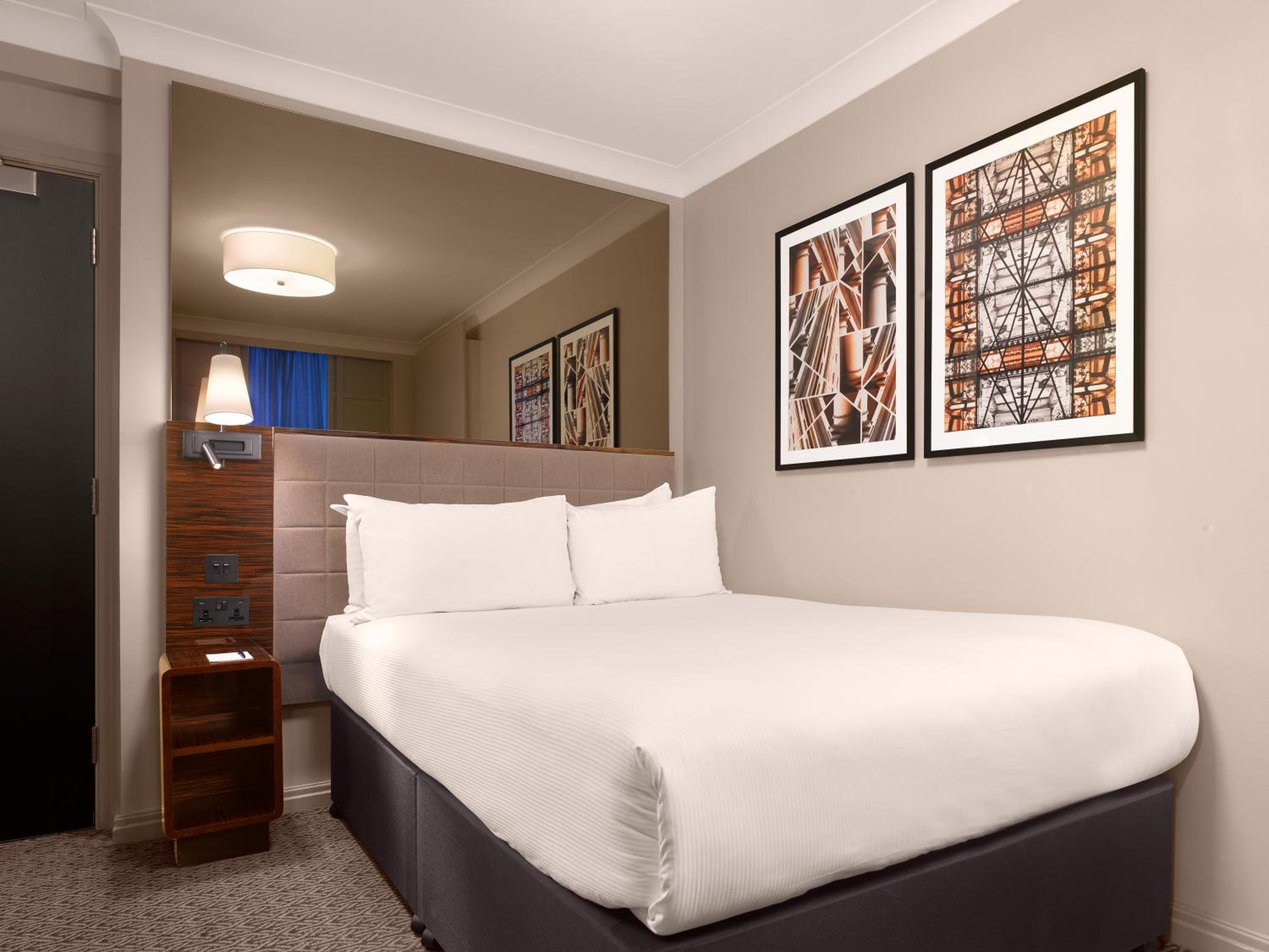 Classic Double Room thumbnail 5