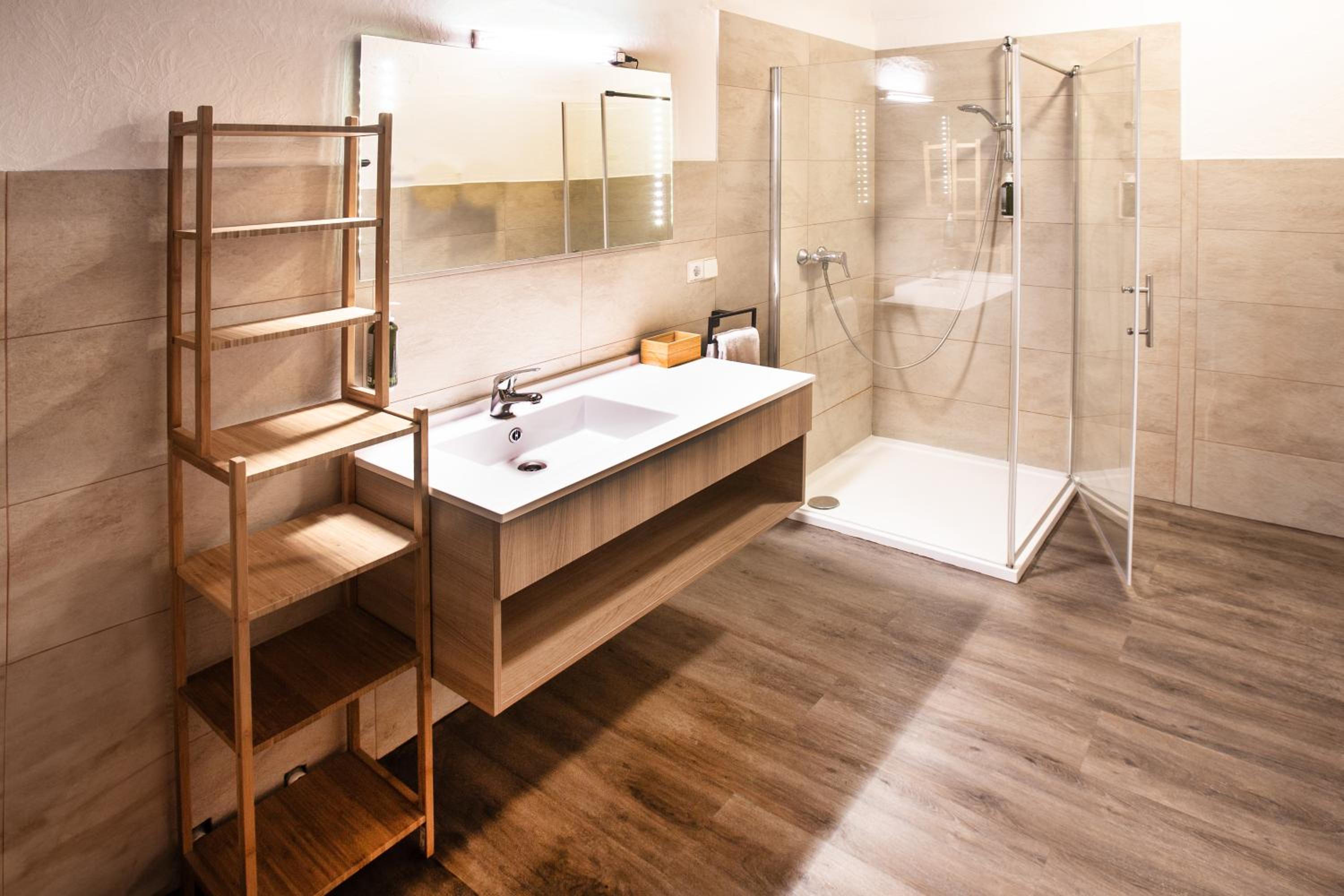 Suite - Photo 3