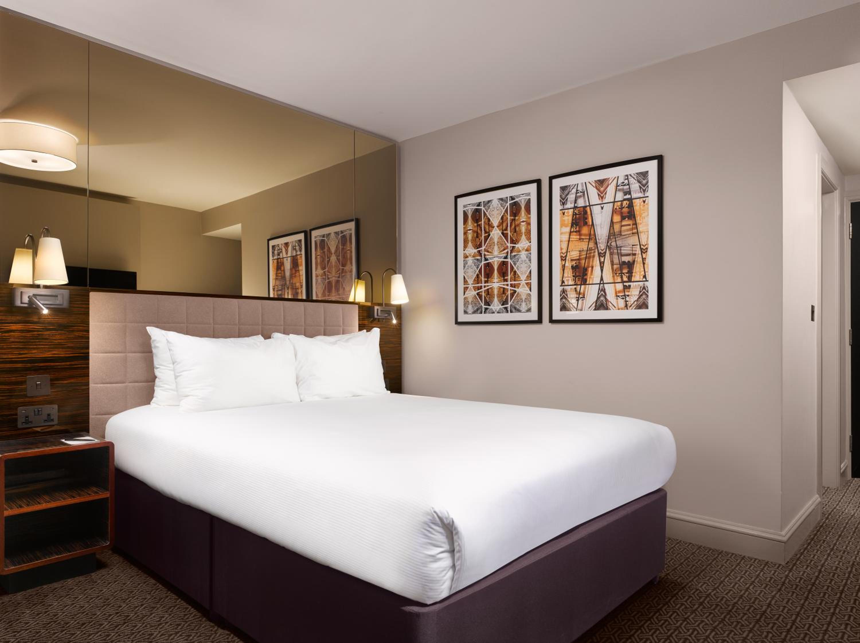 Superior Double Room thumbnail 5