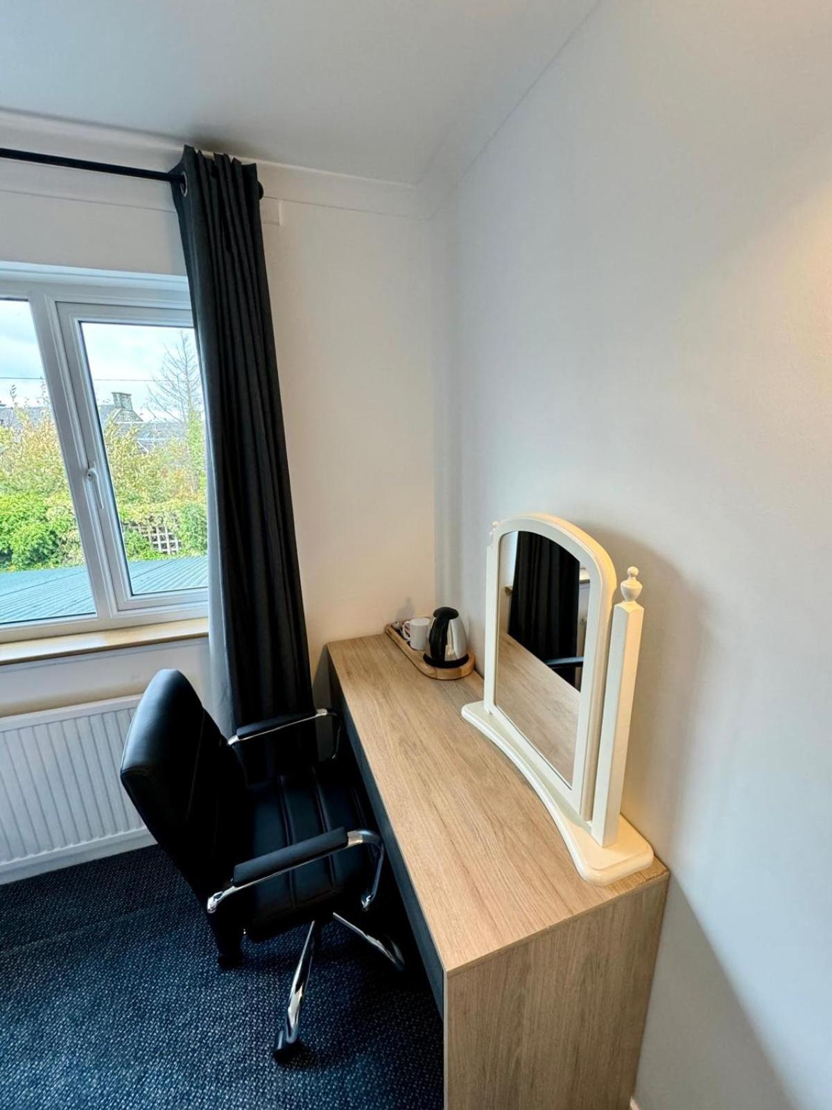Deluxe King Room photo 2