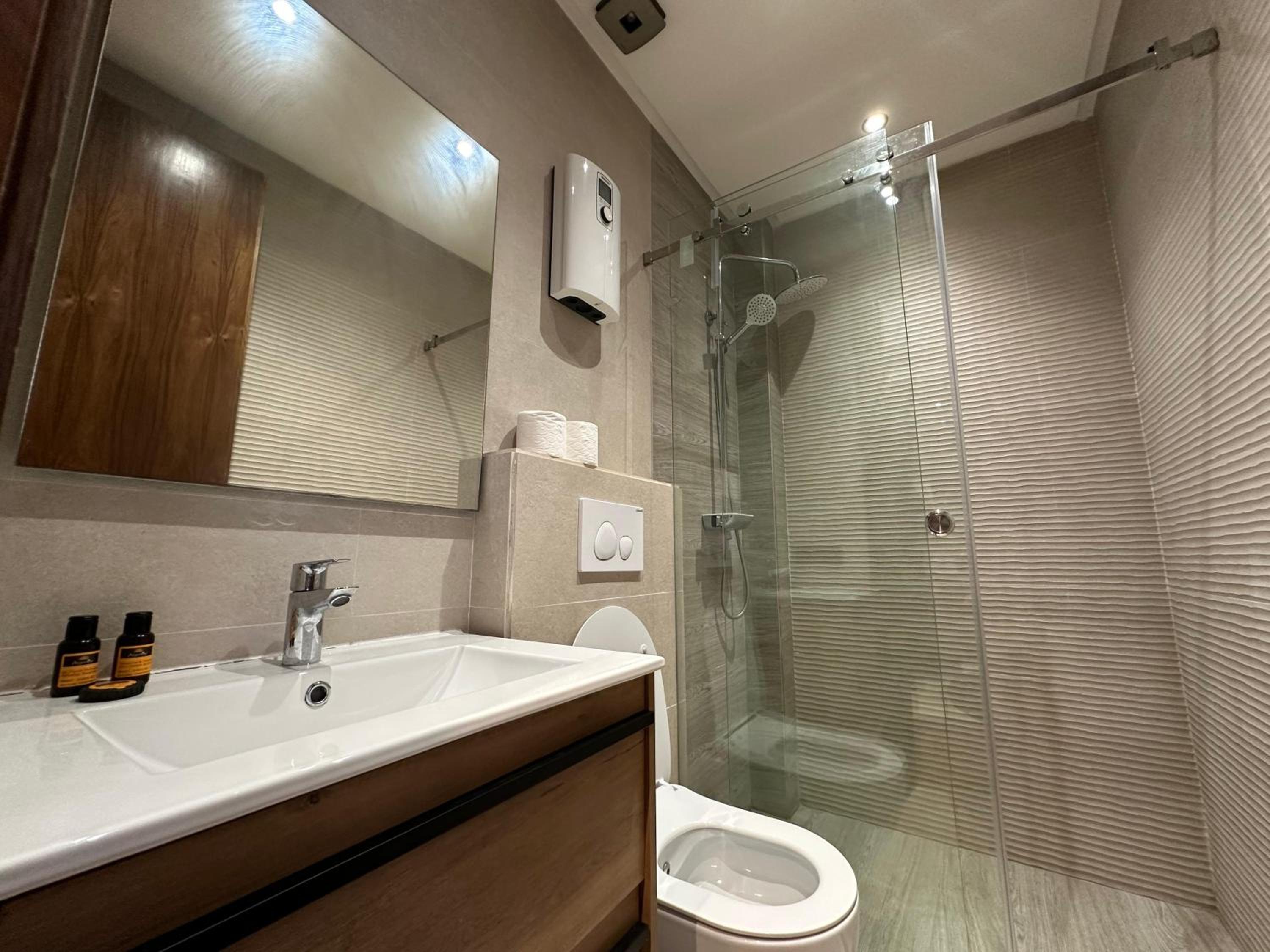 Two-Bedroom Deluxe Apartment - Photo 10